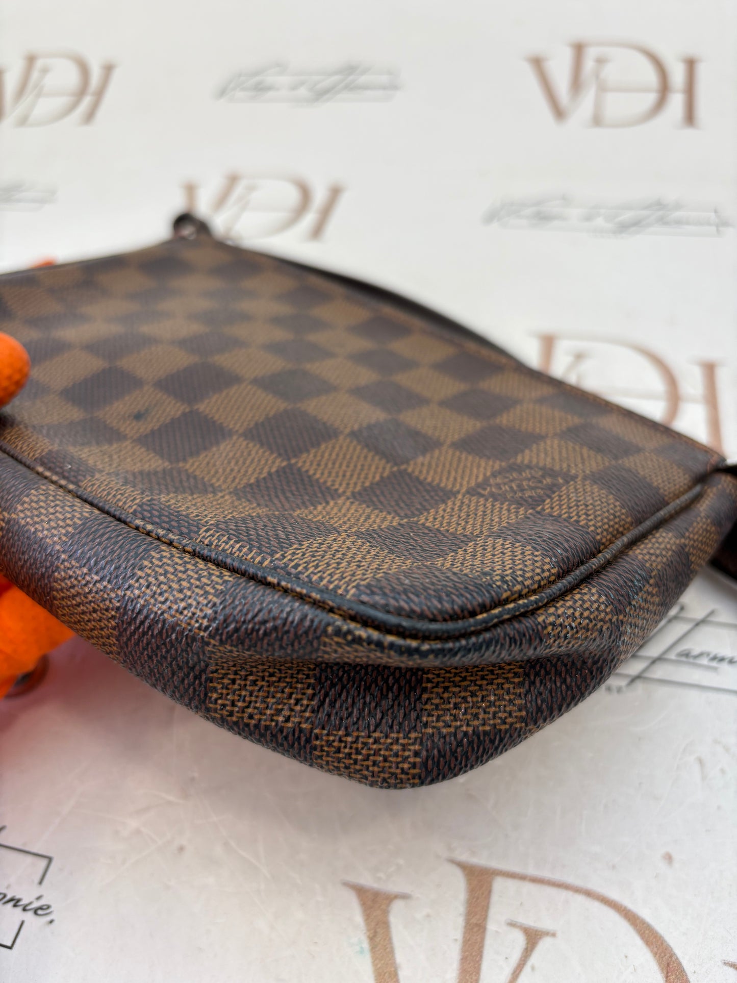 018133 - Louis Vuitton Damier Pochette