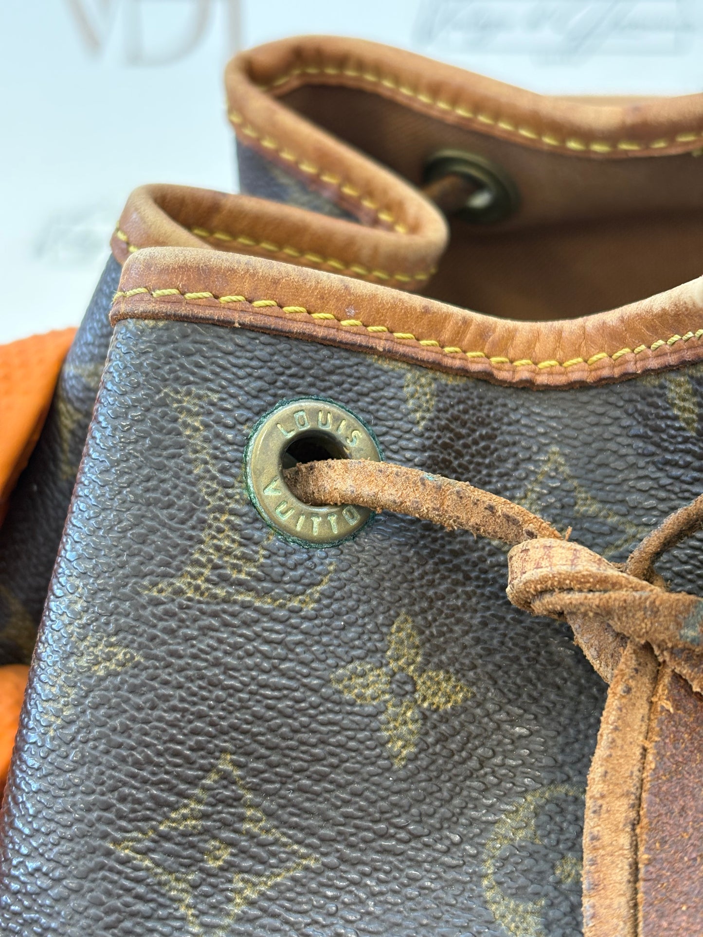 018612 - Louis Vuitton Montsouris MM