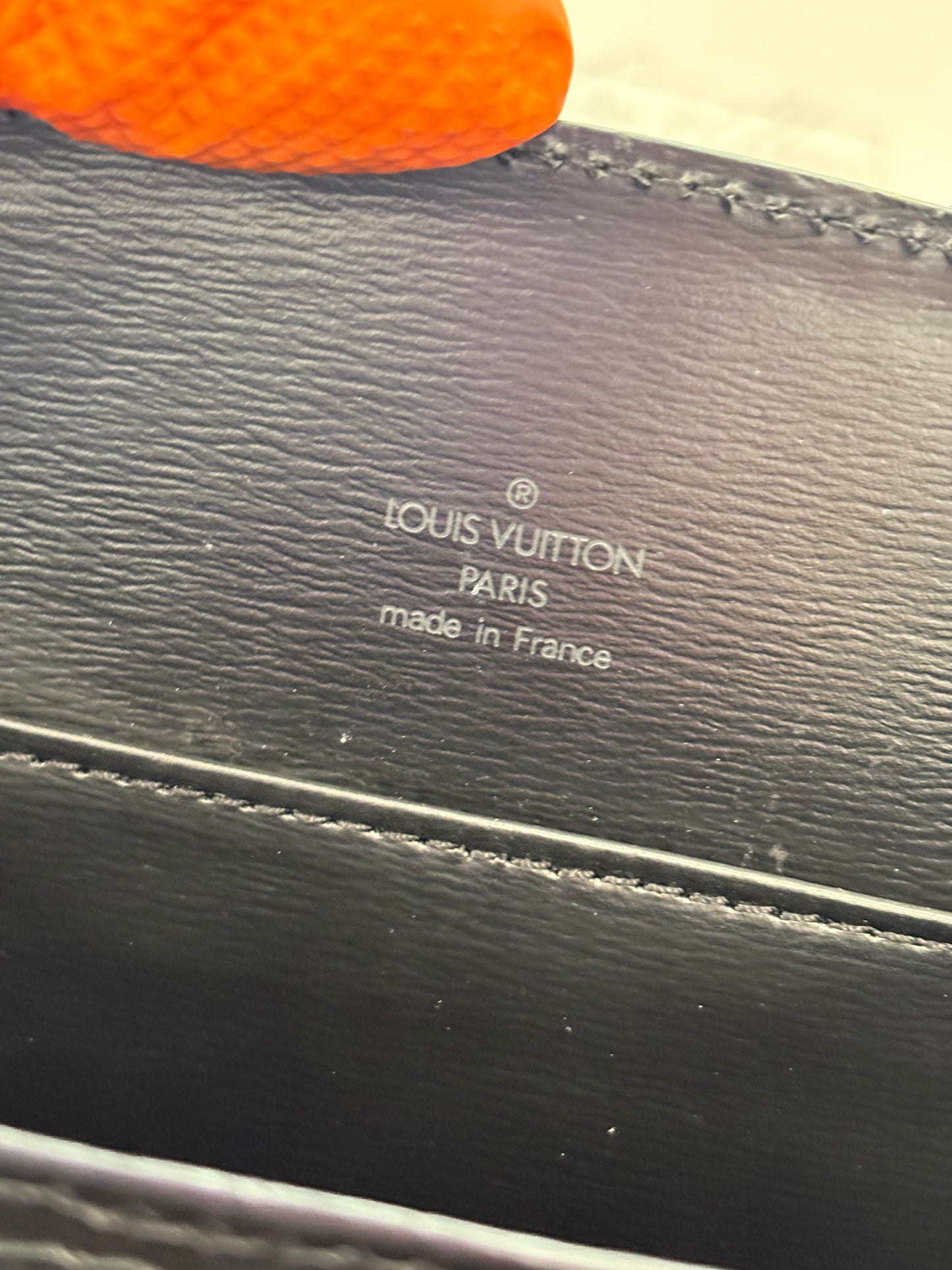 018067 - Louis Vuitton Epi Capuchin