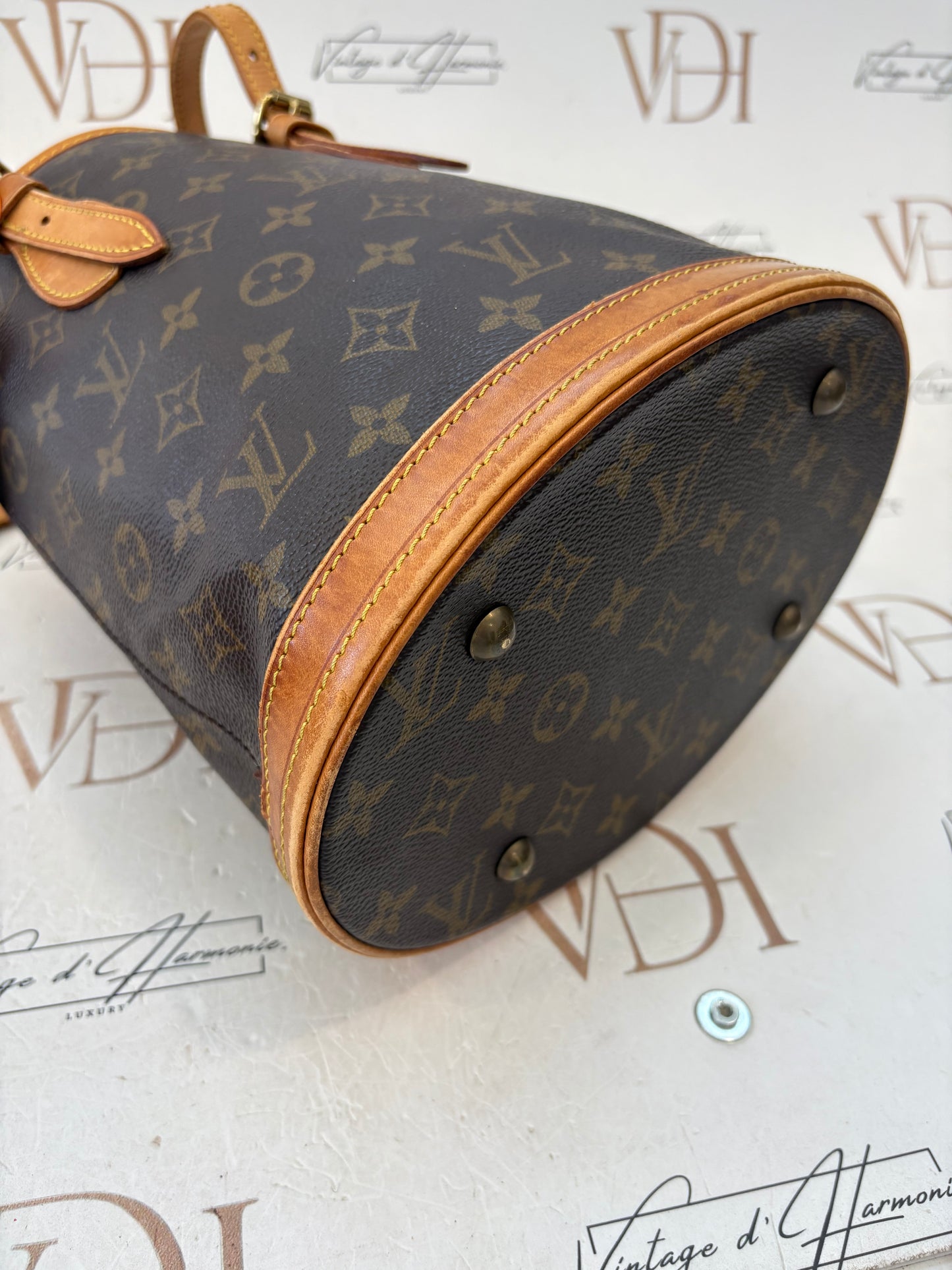 018189 - Louis Vuitton Bucket PM