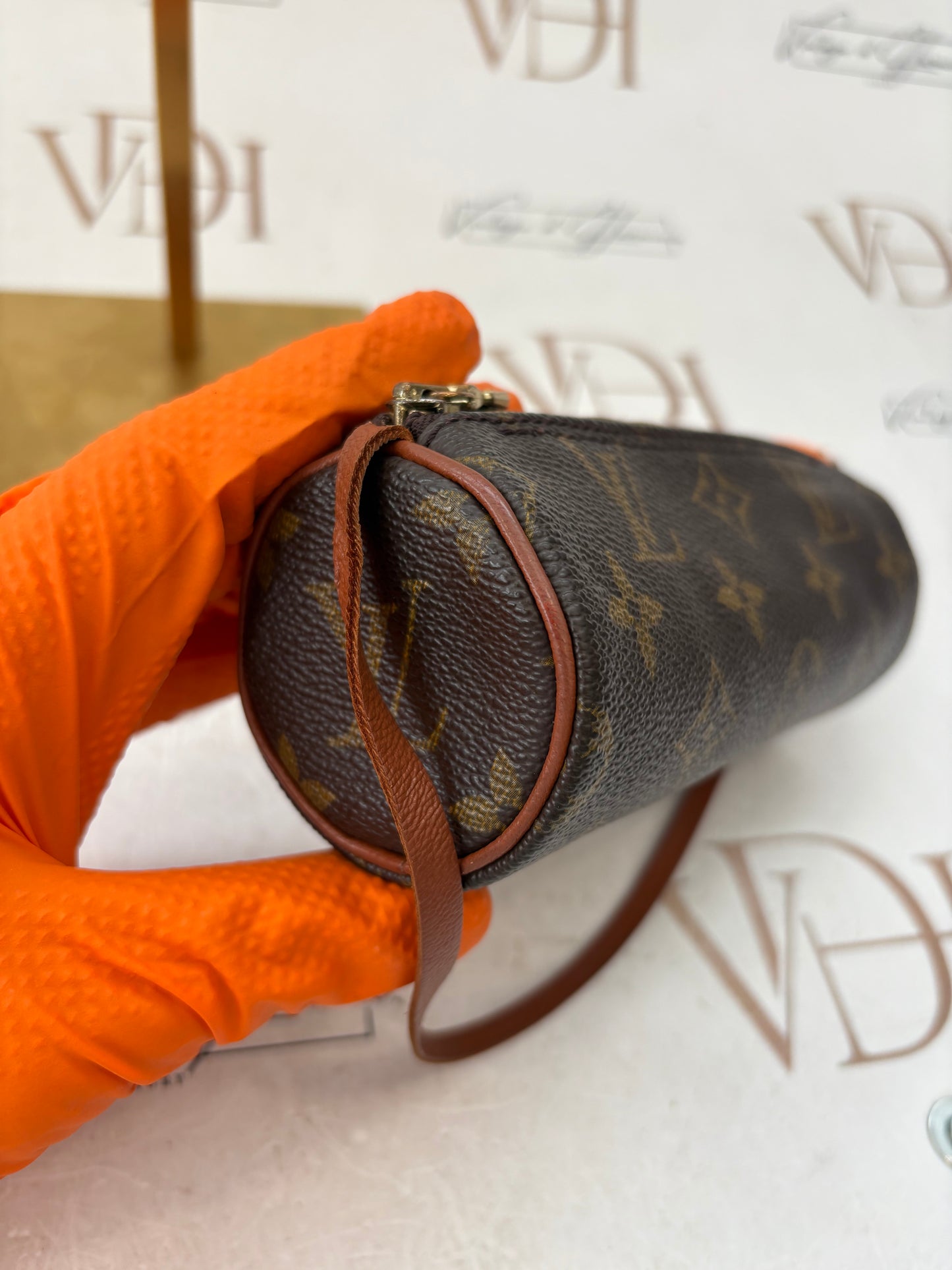 383985 - Louis Vuitton Papillon Pouch