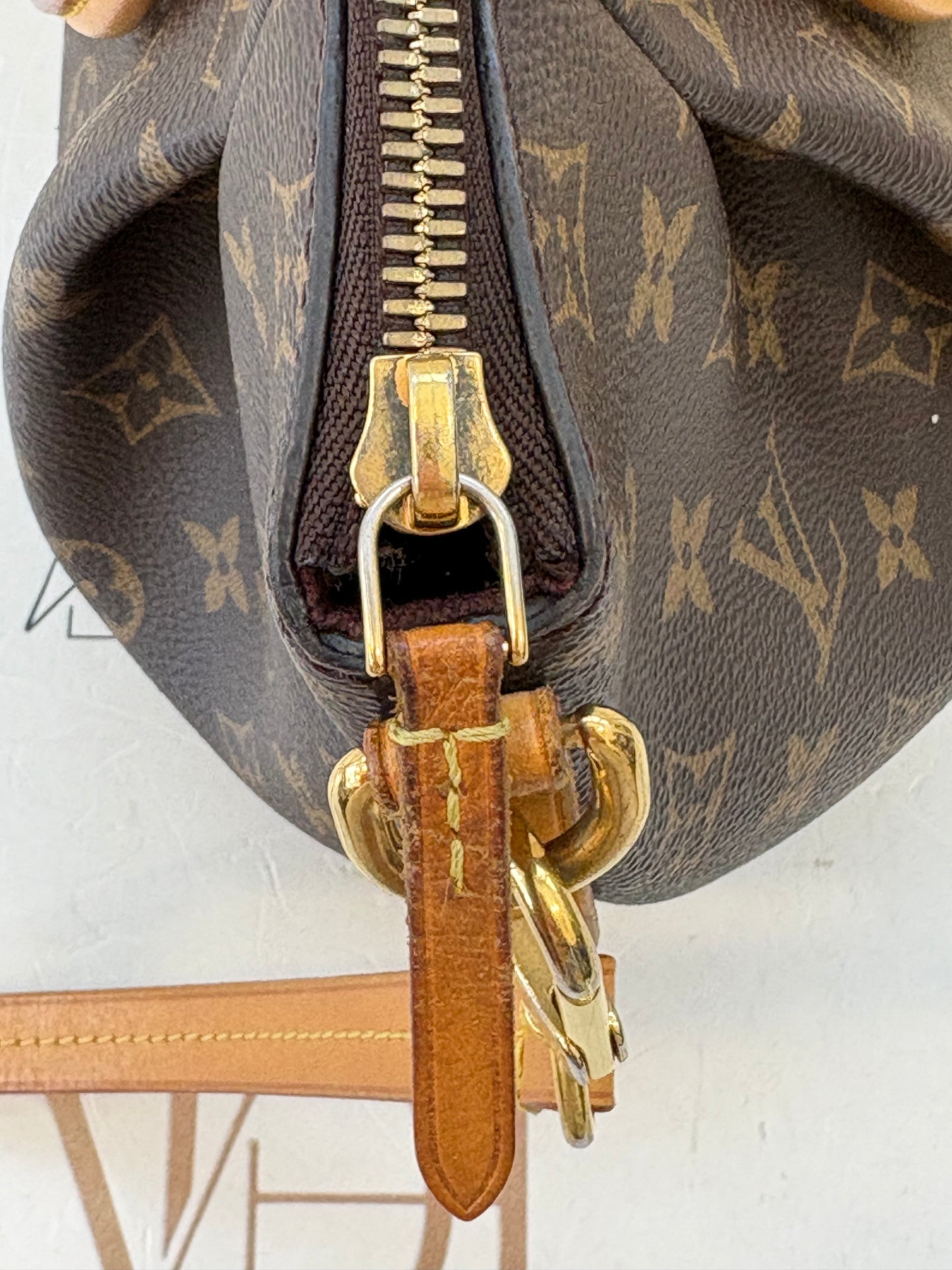 384102 - Louis Vuitton Turenne