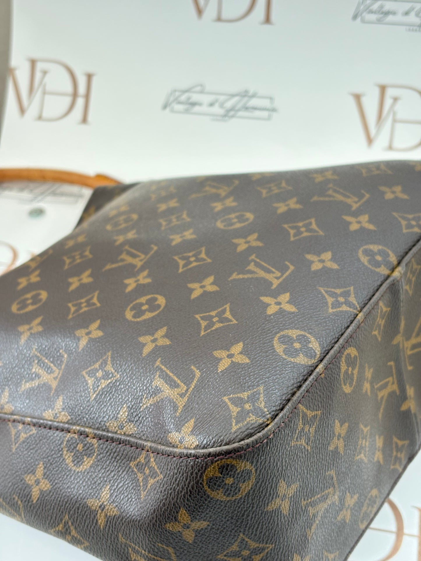 018100 - Louis Vuitton Looping GM