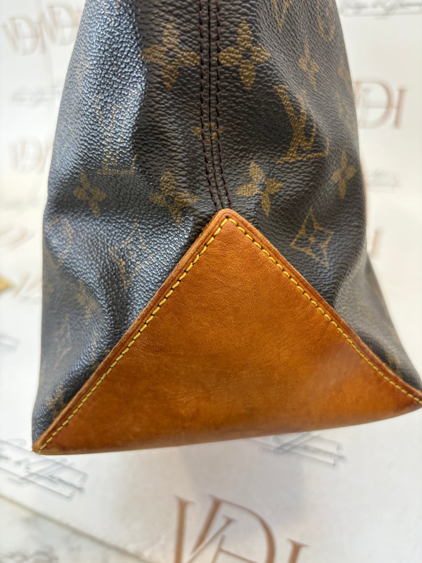 018837 - Louis Vuitton Cabas Mezzo
