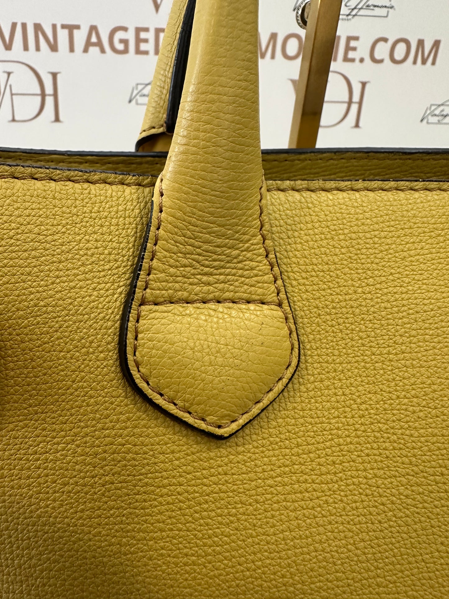 382633 - Burberry The Banner