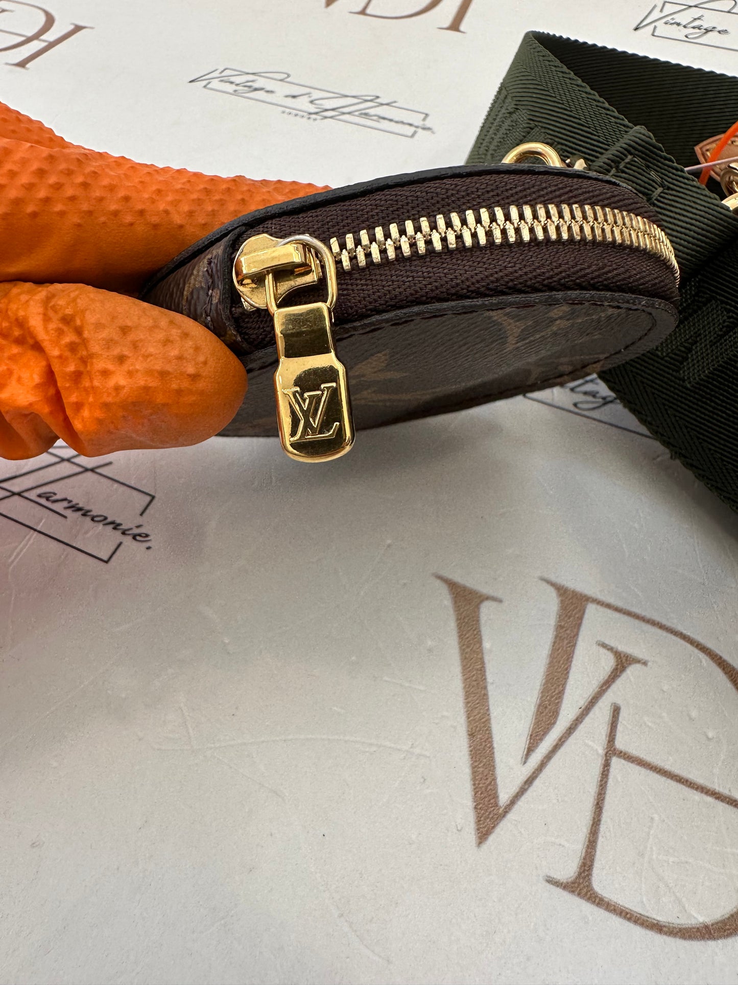 383113 - Louis Vuitton Multipochette
