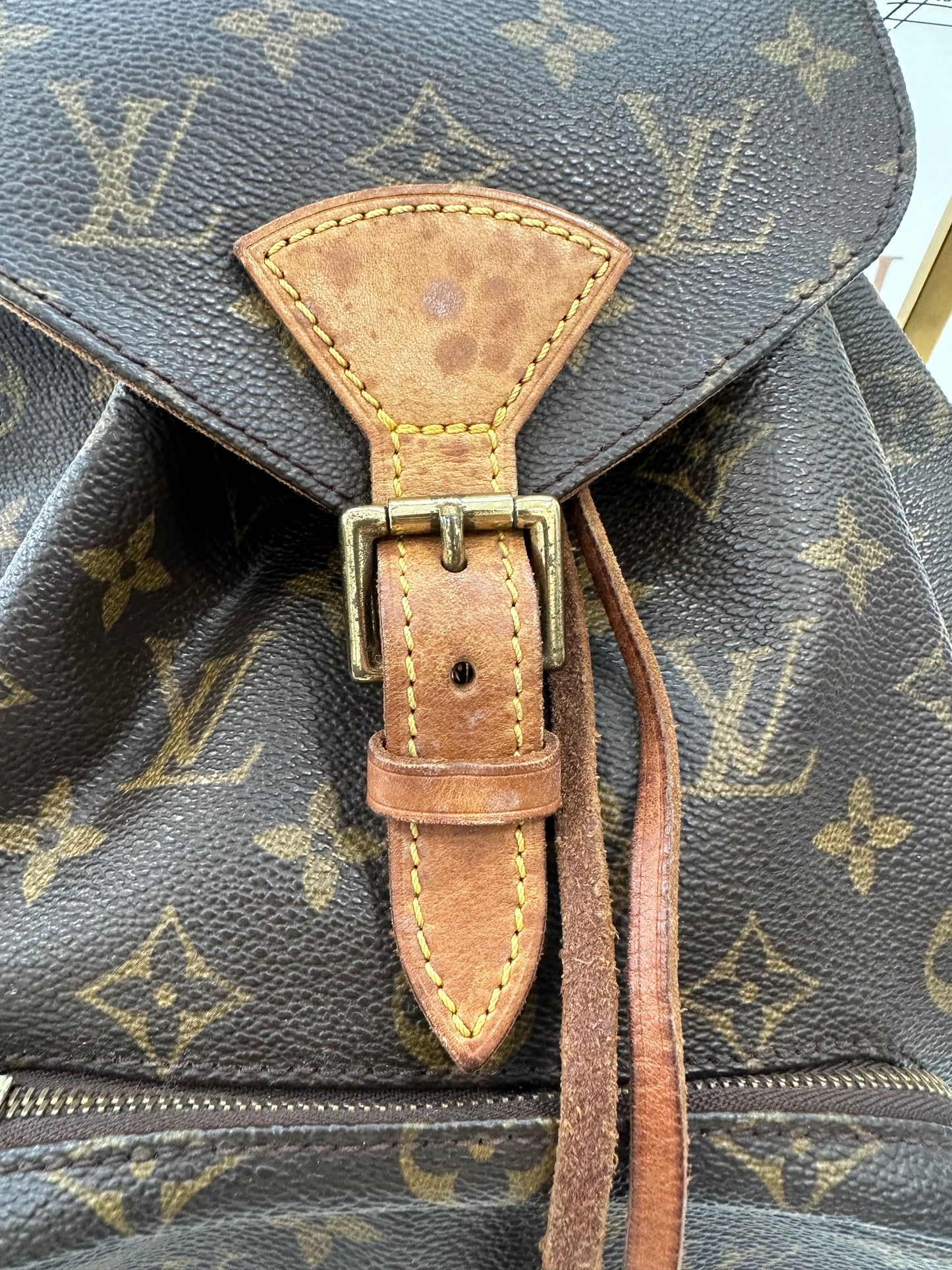 017812 - Louis Vuitton Montsouris MM
