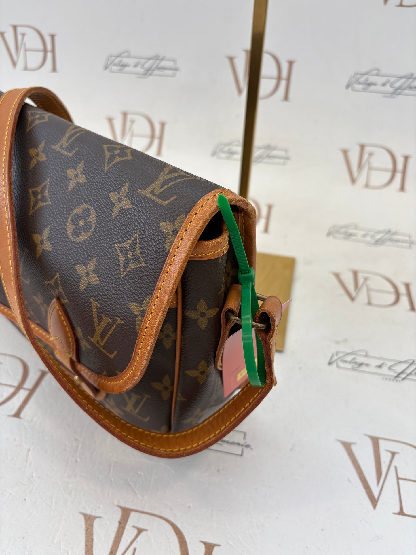 017154 - Louis Vuitton Gibeciere MM