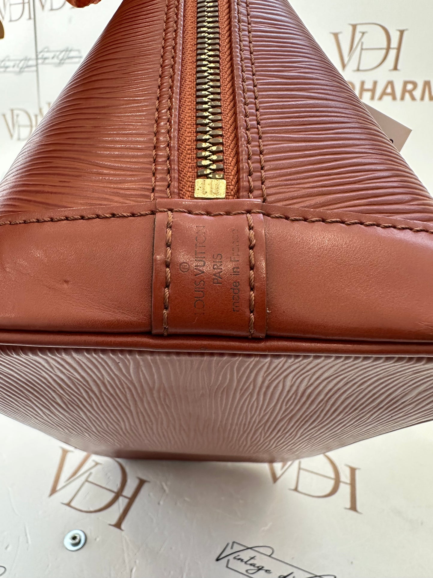017836 - Louis Vuitton Alma Epi Brown