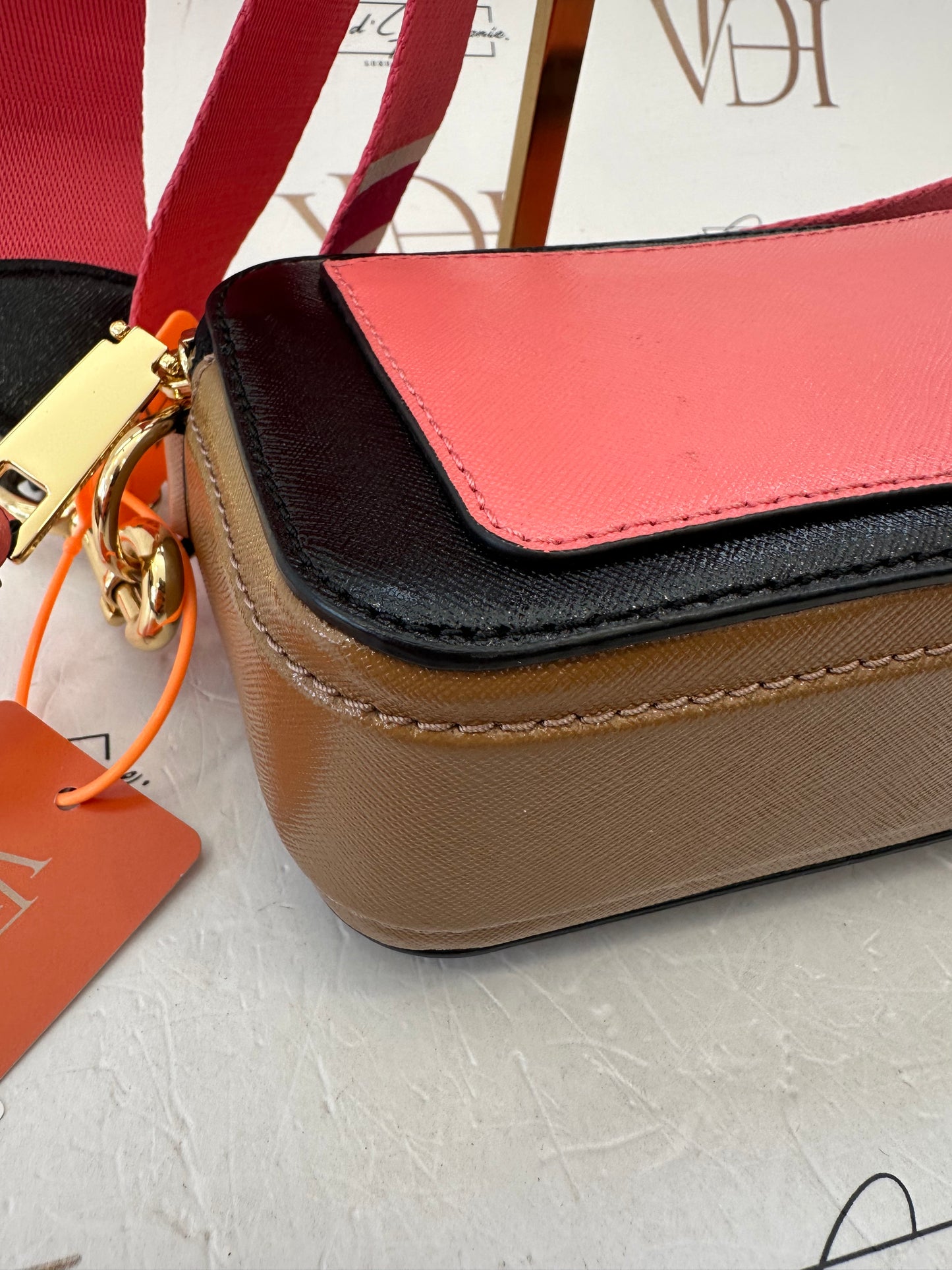 382204 - Marc Jacobs Snapshot