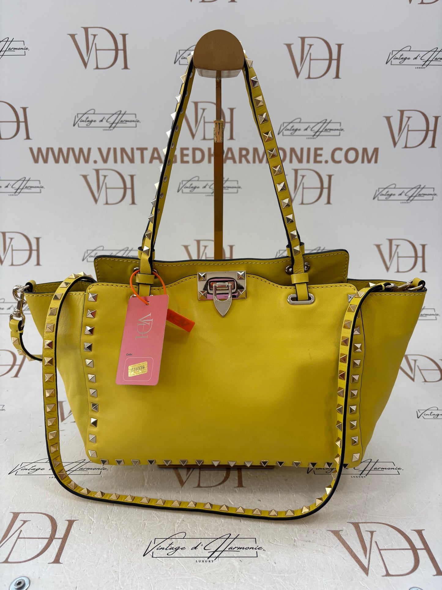 018339 - Valentino Rockstud Yellow
