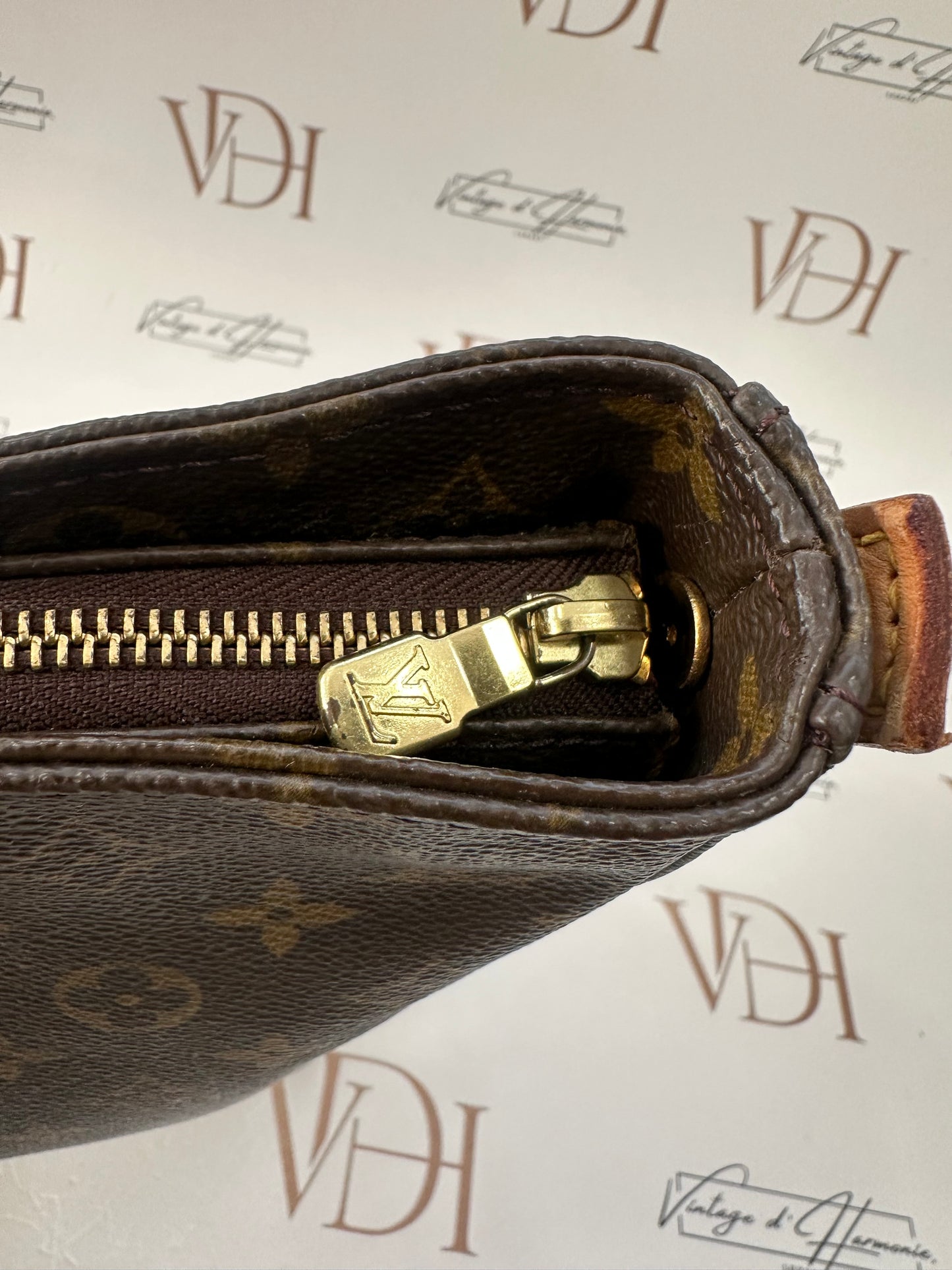 017798 - Louis Vuitton Looping GM