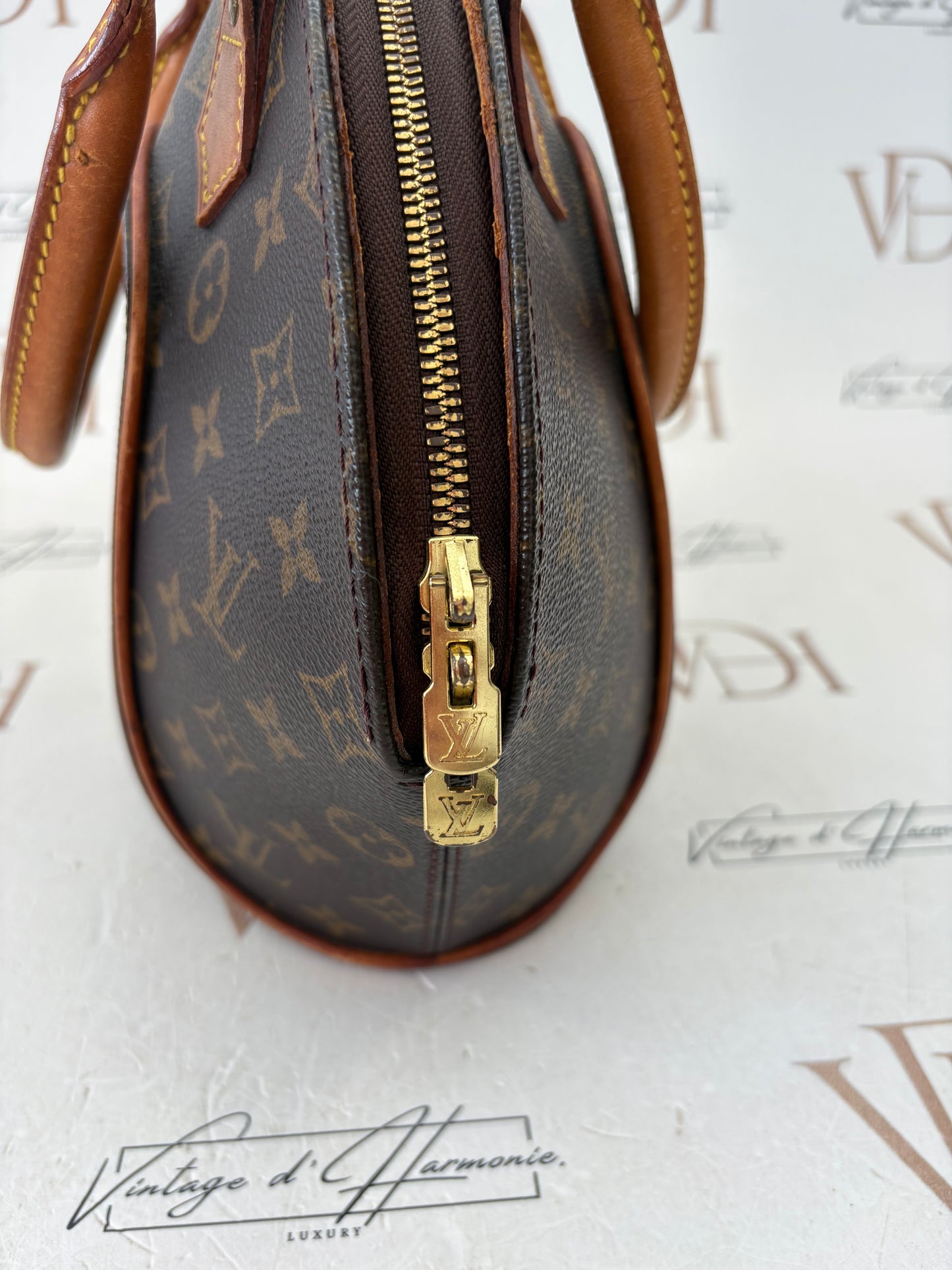 018568 - Louis Vuitton Ellipse PM