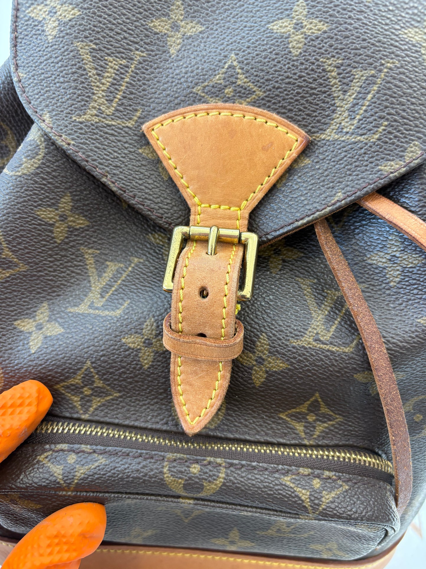 018897 - Louis Vuitton Montsouris MM