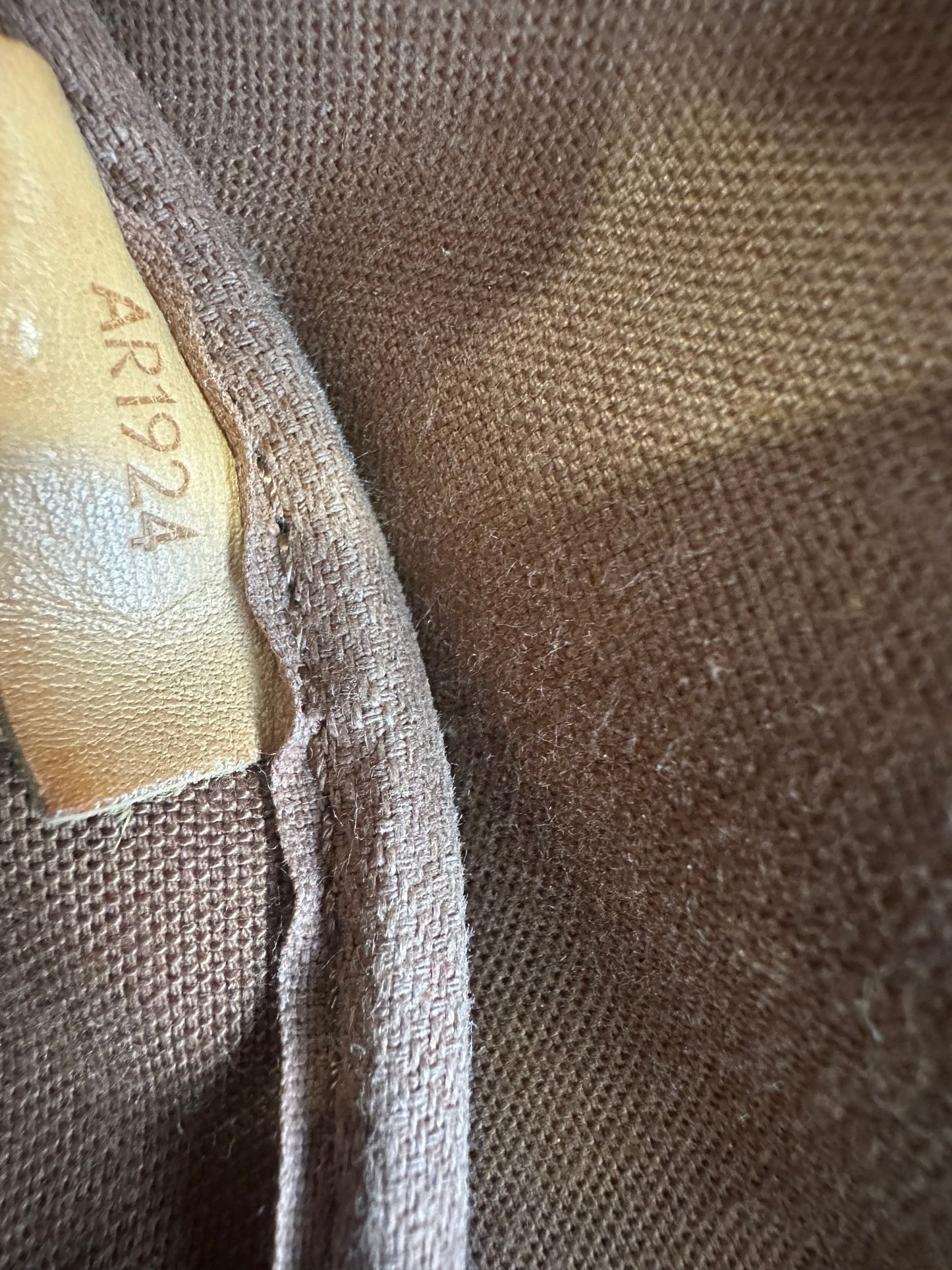 Louis Vuitton Saumur 30
