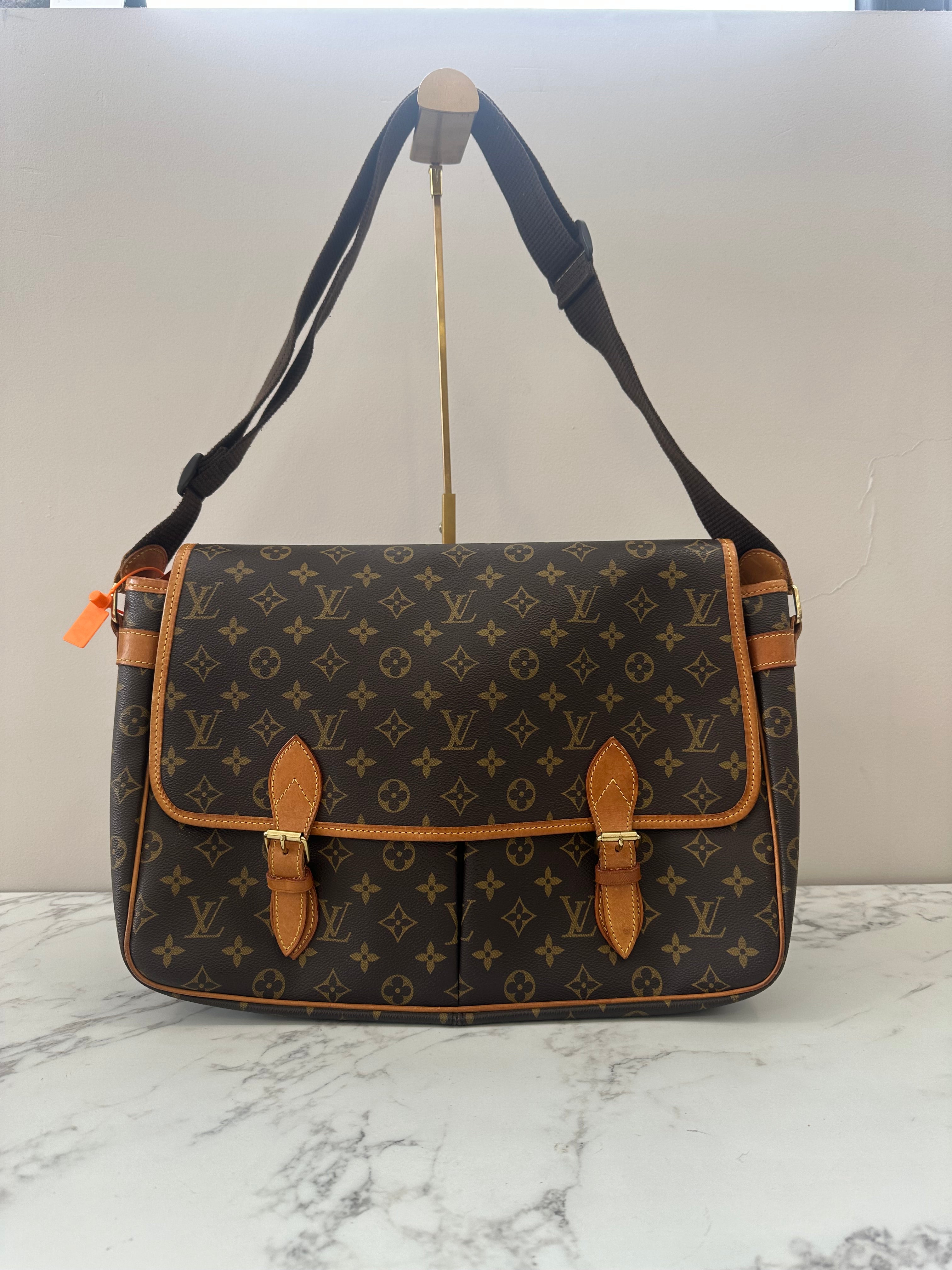 Louis Vuitton Giberciere Gm