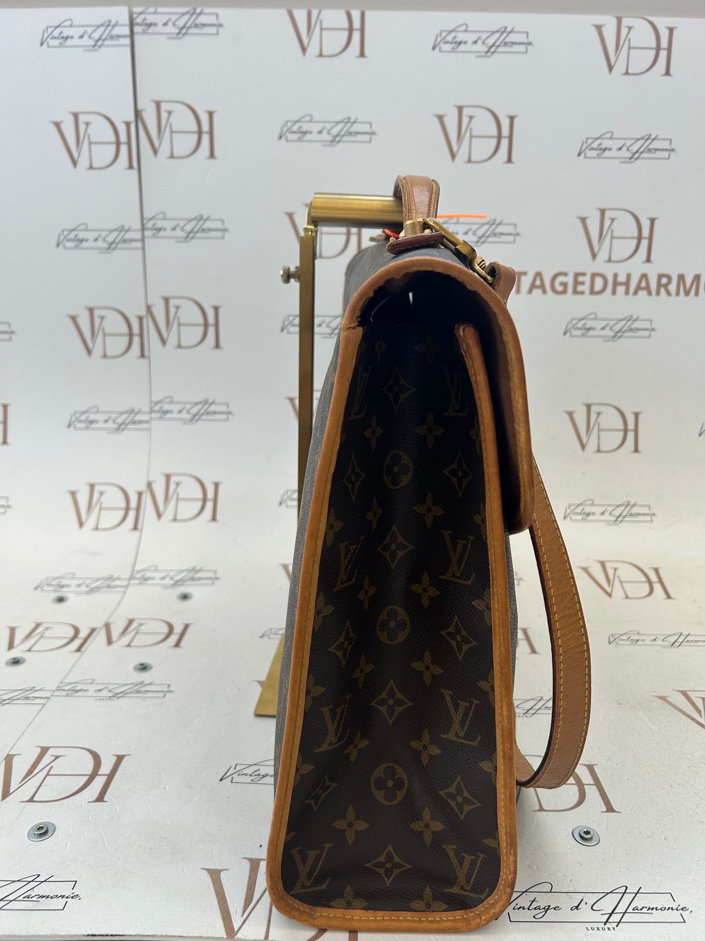 018325 - Louis Vuitton Beverly