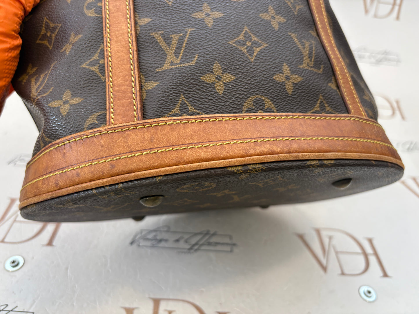 018539 - Louis Vuitton Bucket GM
