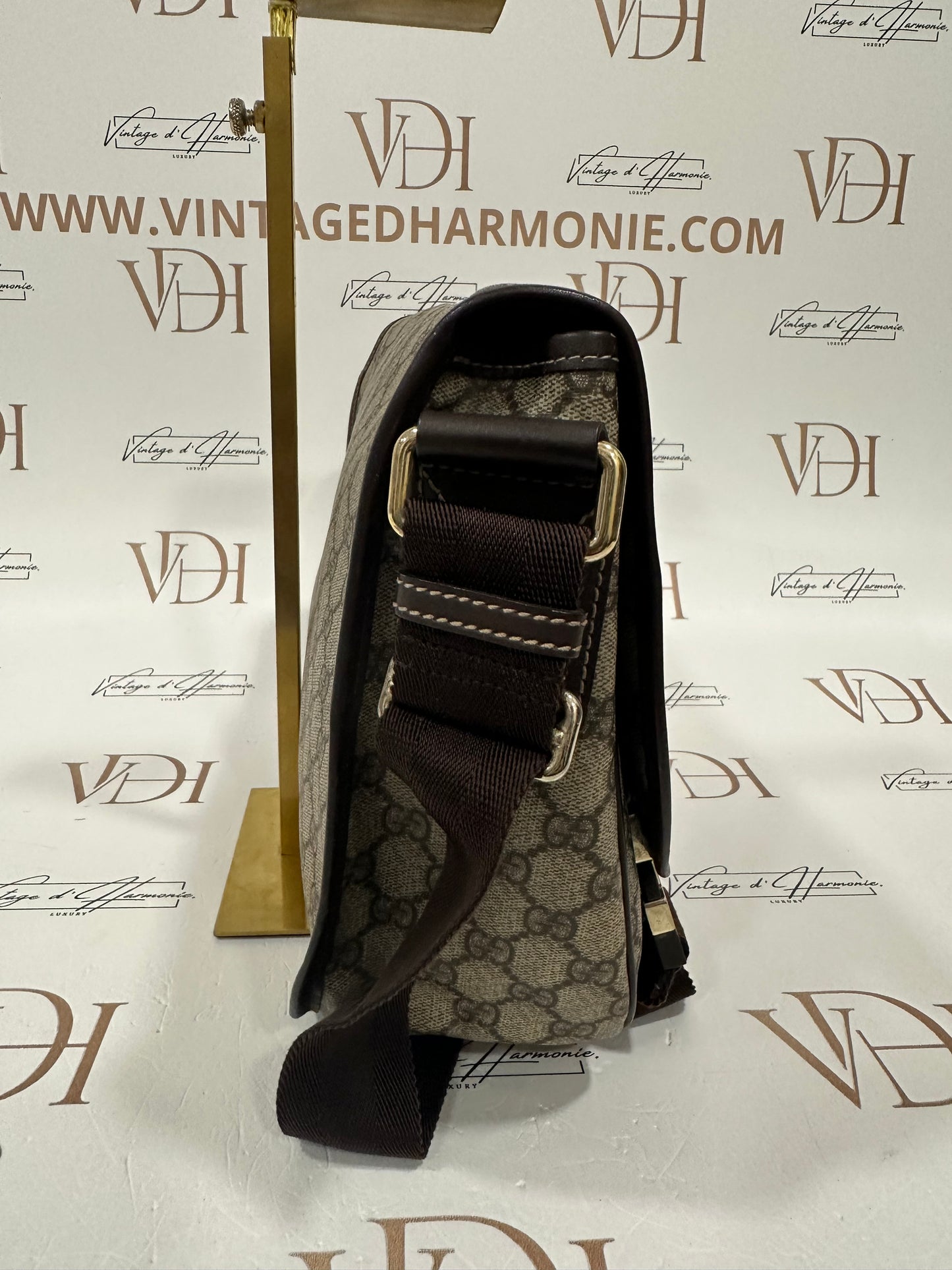 382550 - Gucci Messenger