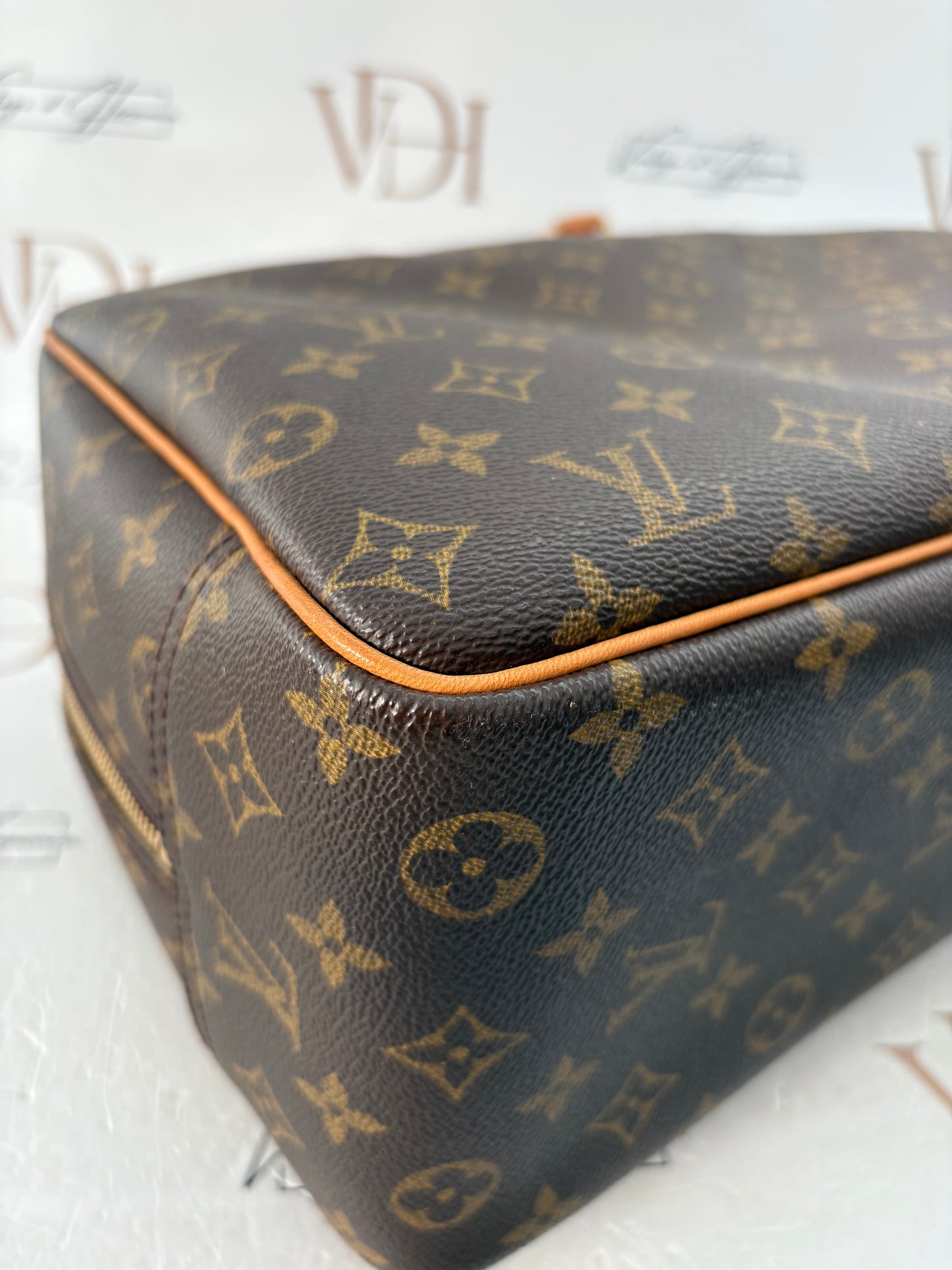 018884 - Louis Vuitton Deauville