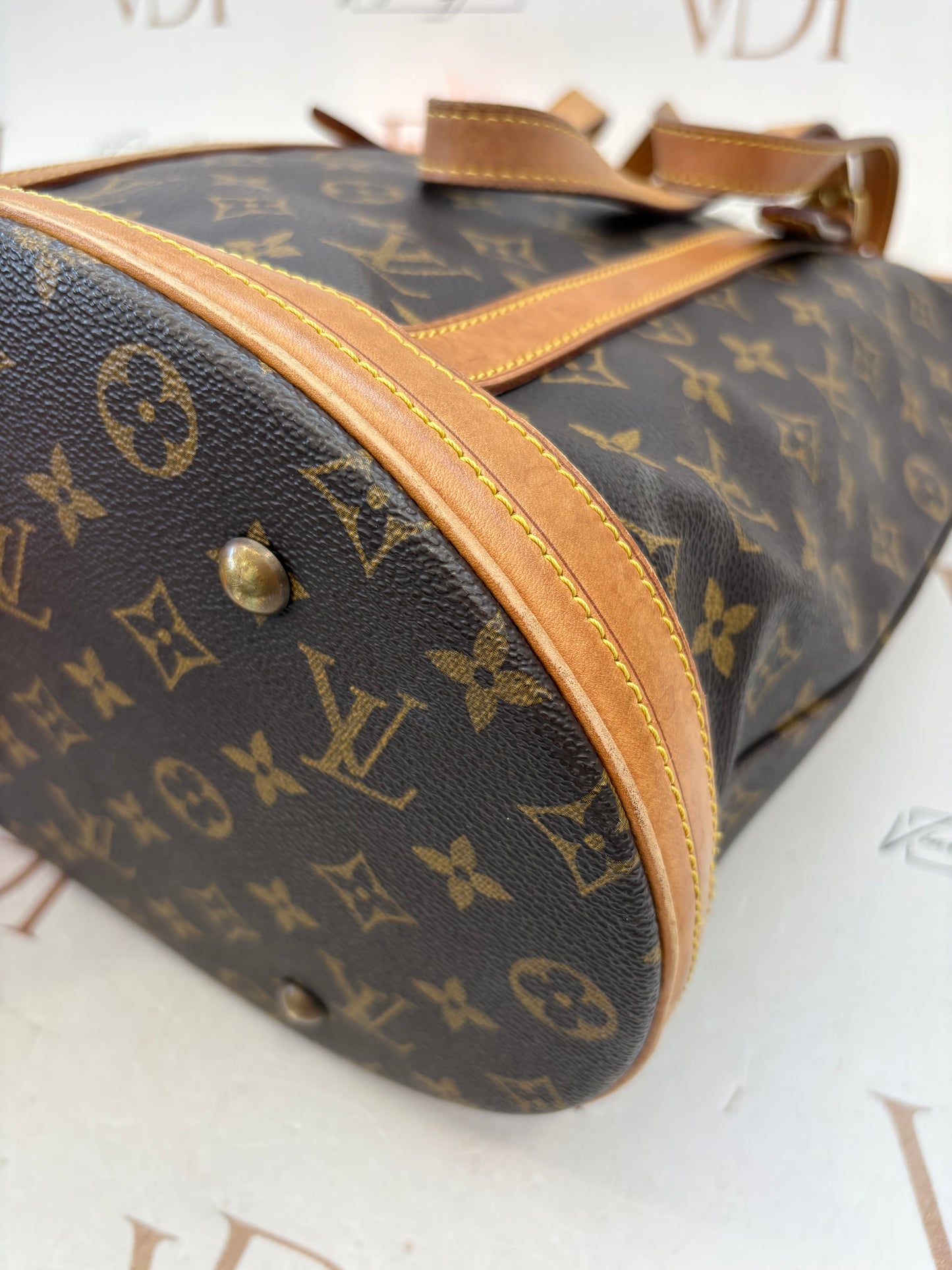 018885 - Louis Vuitton Bucket GM
