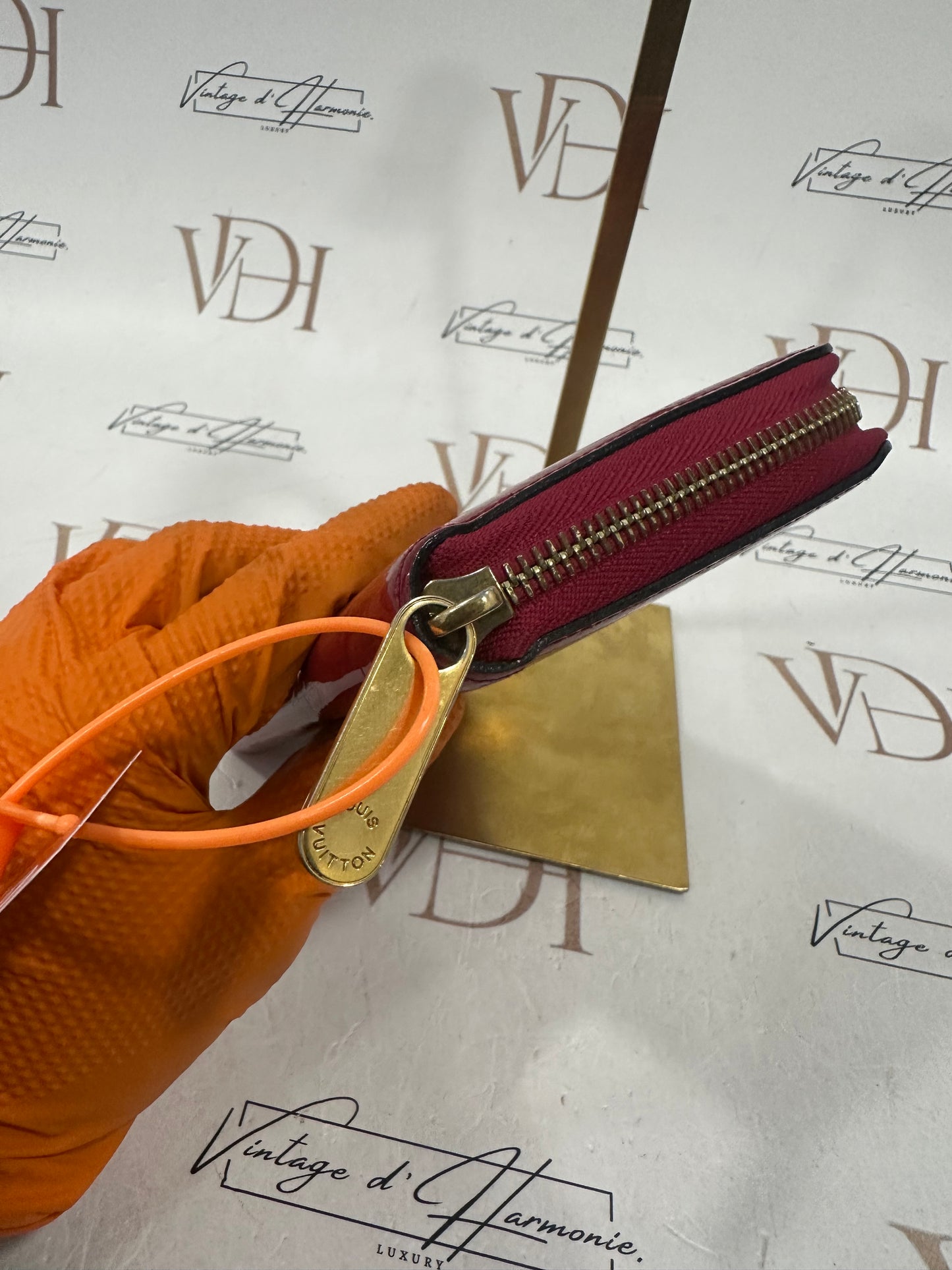 383983 - Louis Vuitton Zippy Wallet