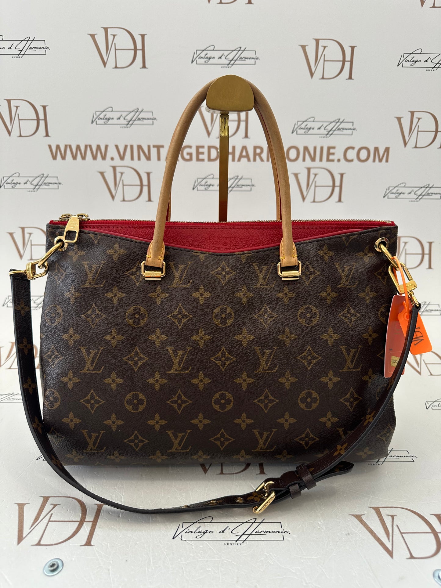 382822 - Louis Vuitton Pallas
