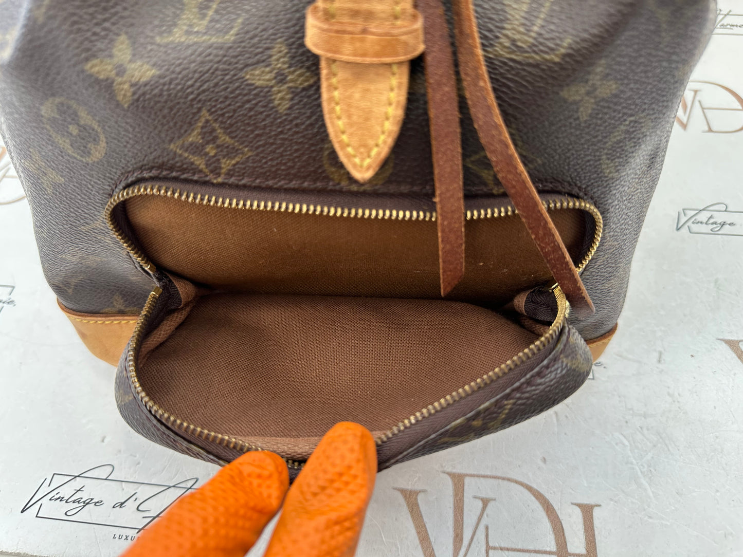 018721 - Louis Vuitton Montsouris MM