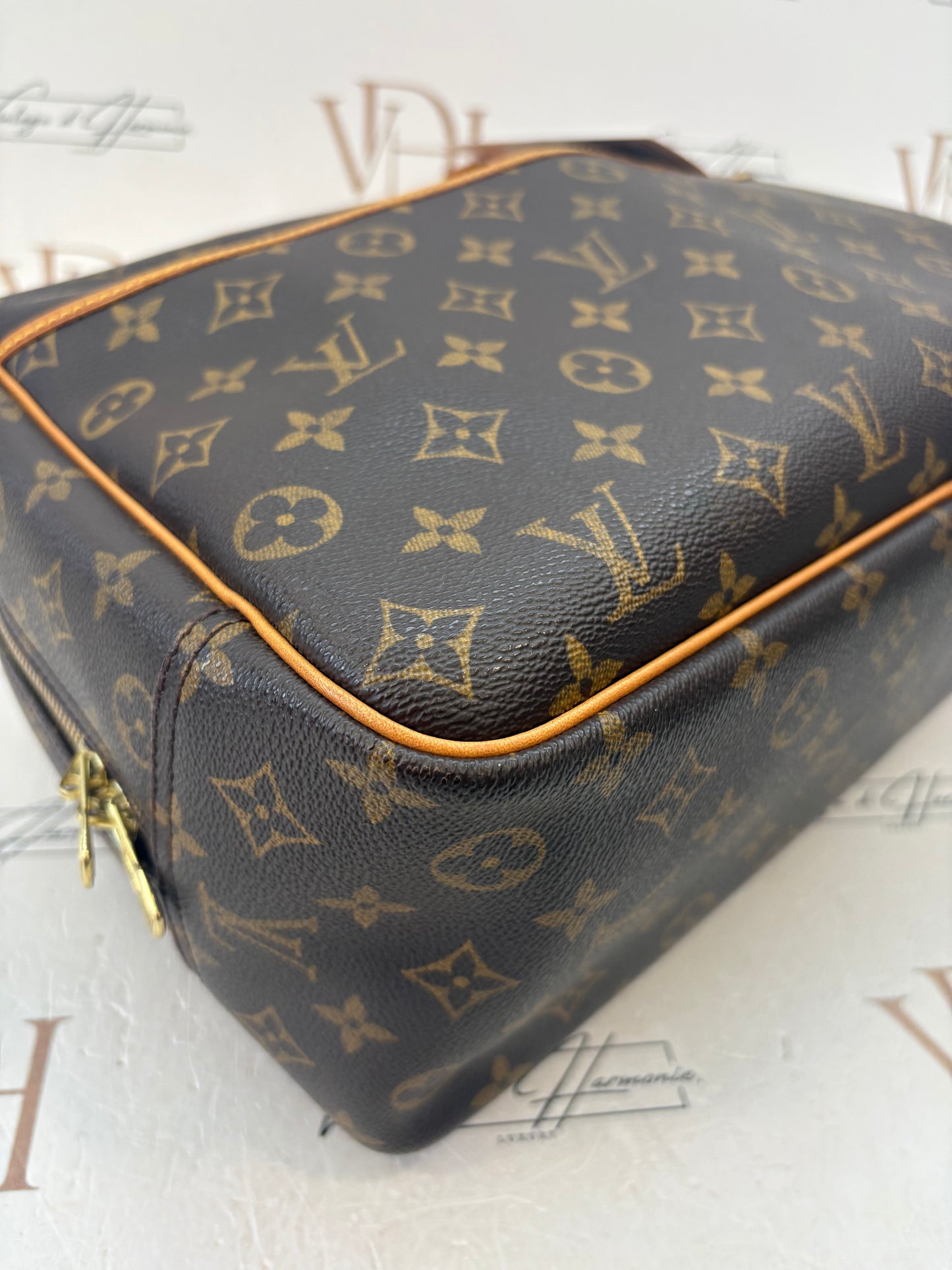 018924 - Louis Vuitton Deauville