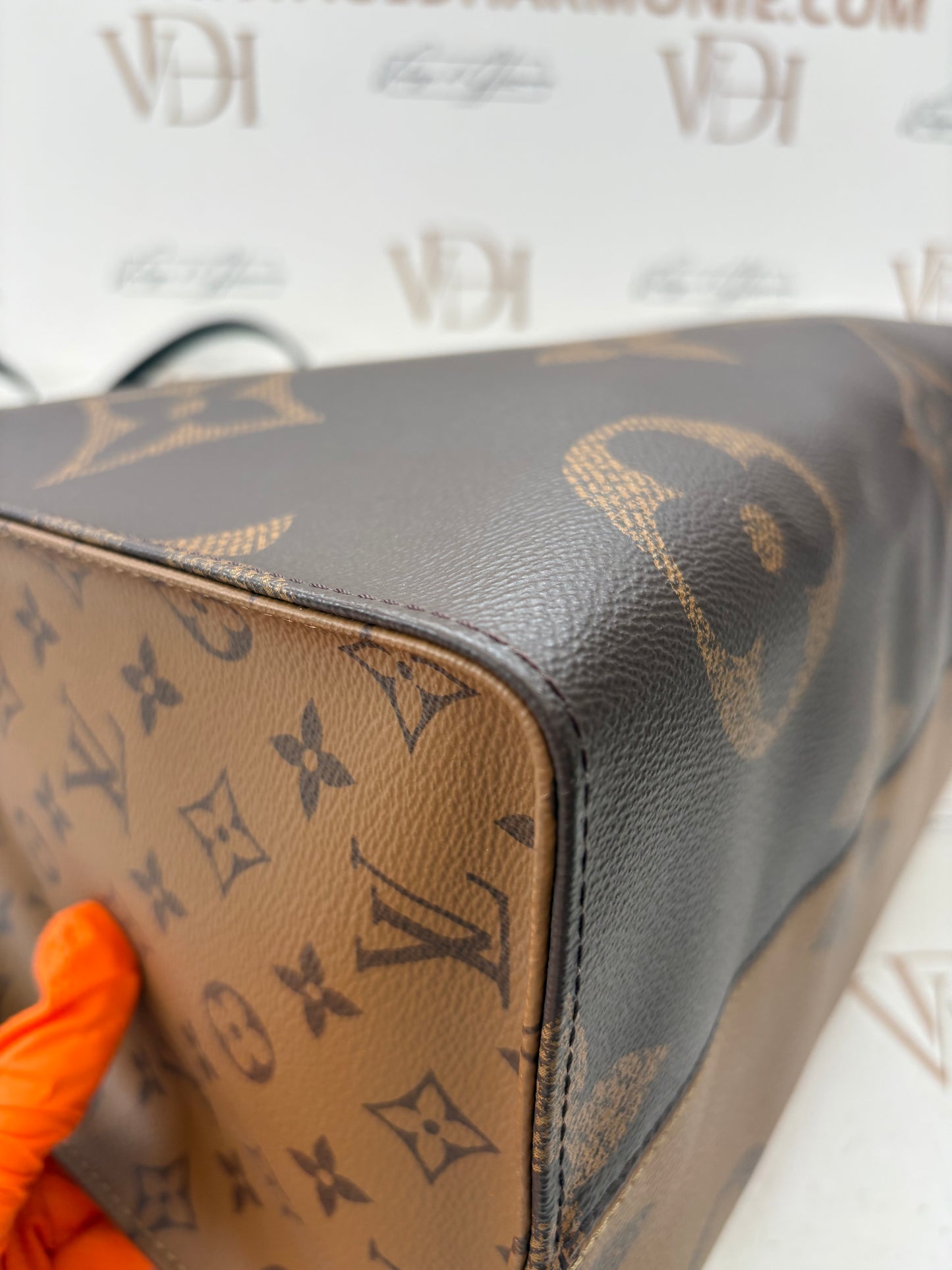 384259 - LV onthego