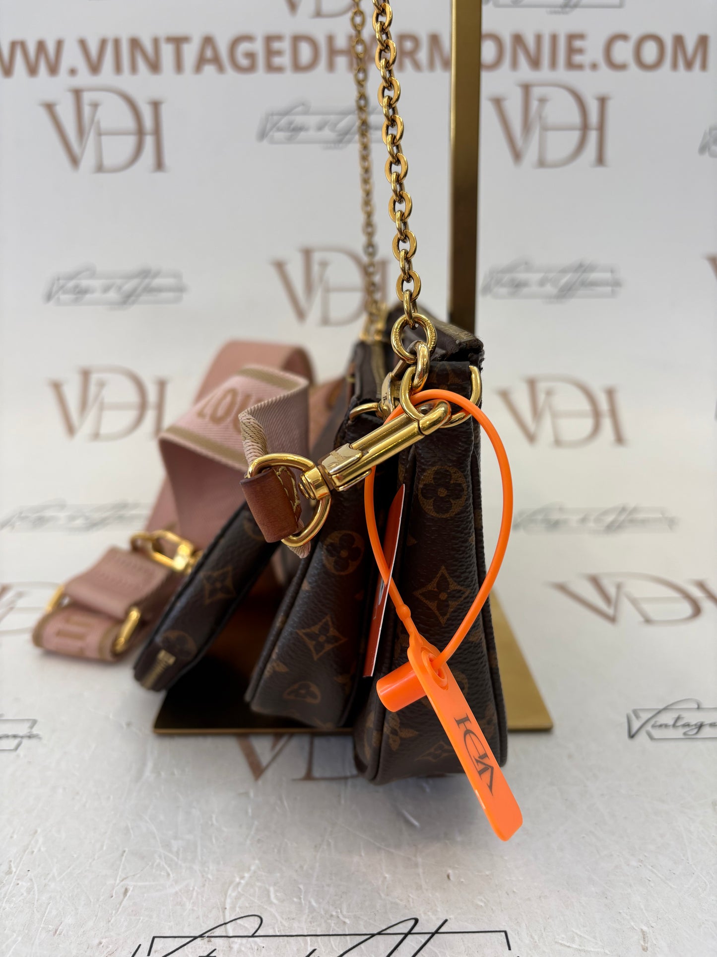 384068 - Louis Vuitton Multipochette