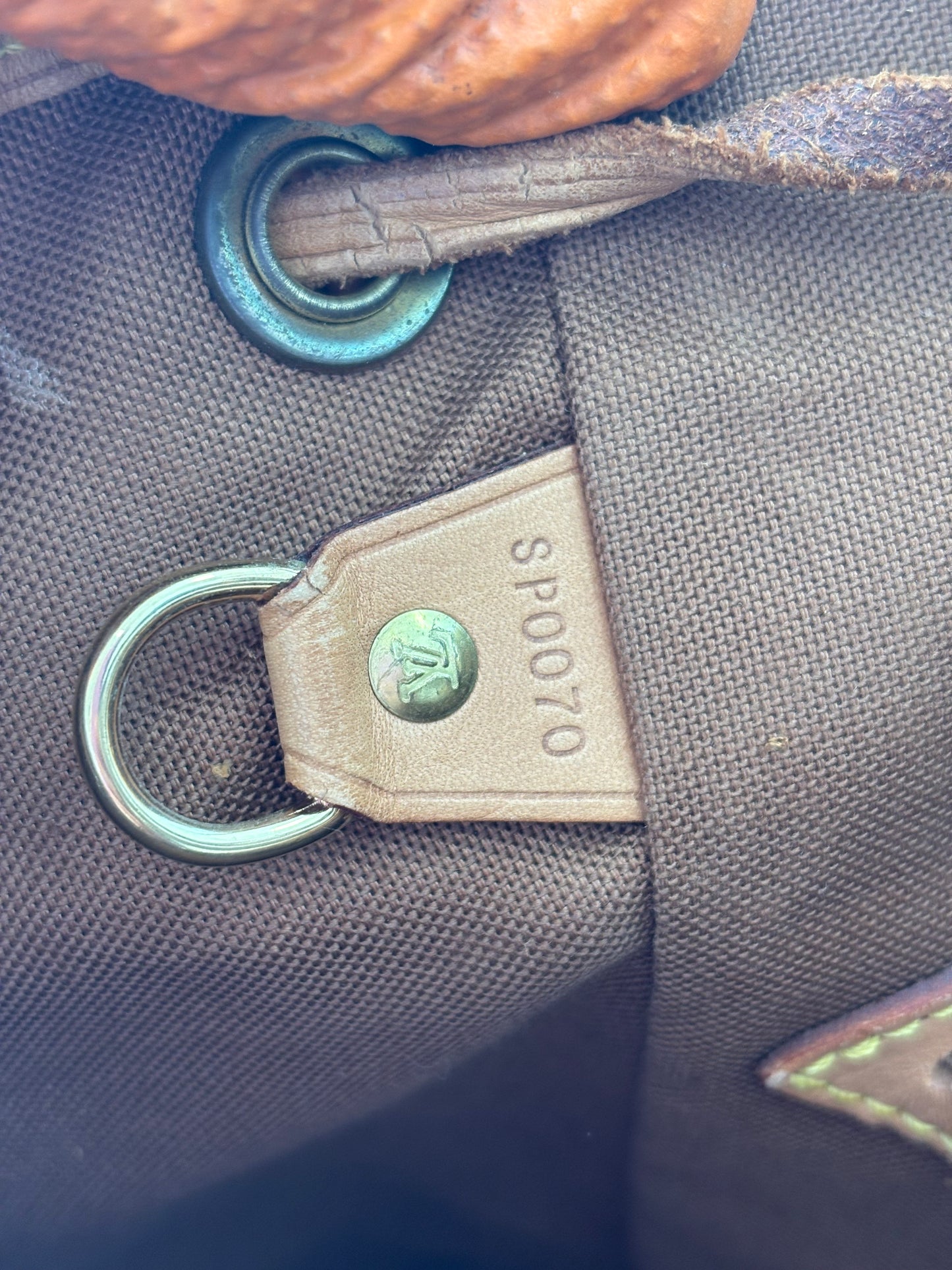 017173 - Louis Vuitton Montsouris MM