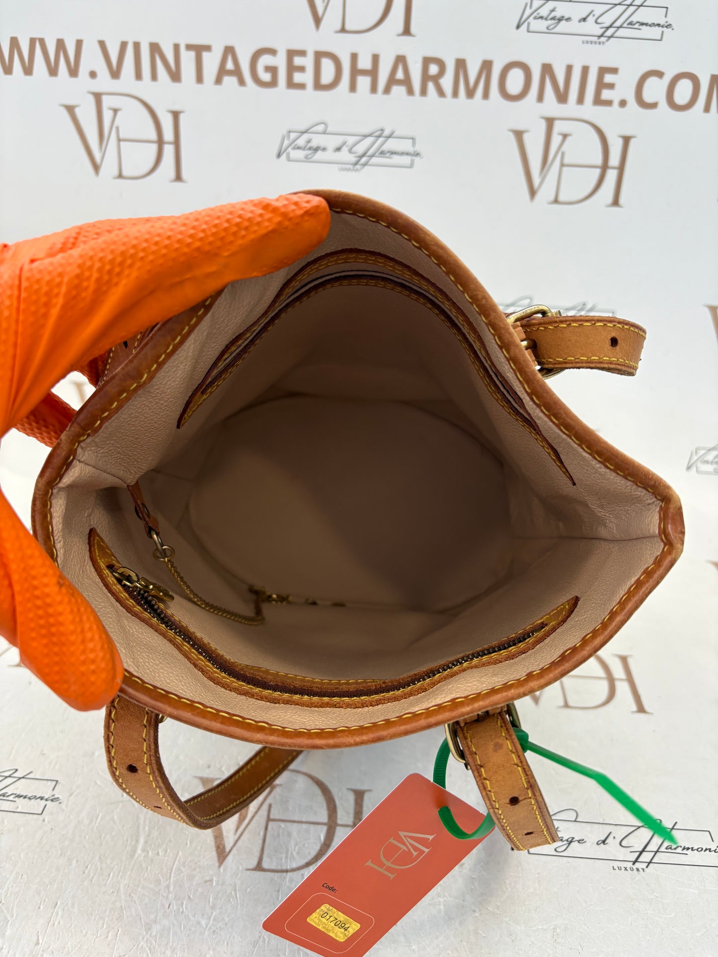 017094 - Louis Vuitton Bucket PM
