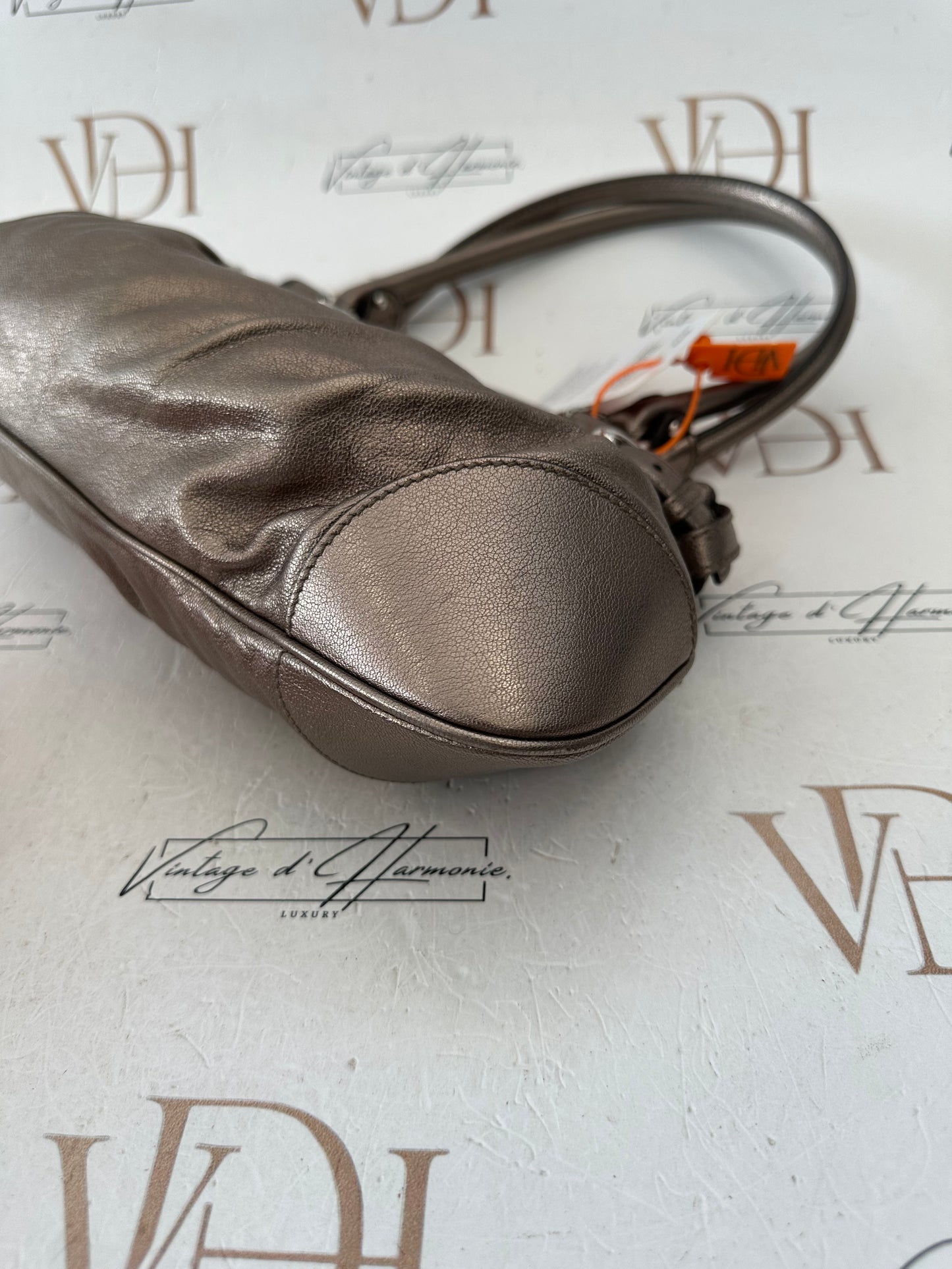 018080 - Salvatore Ferragamo Gold Leather