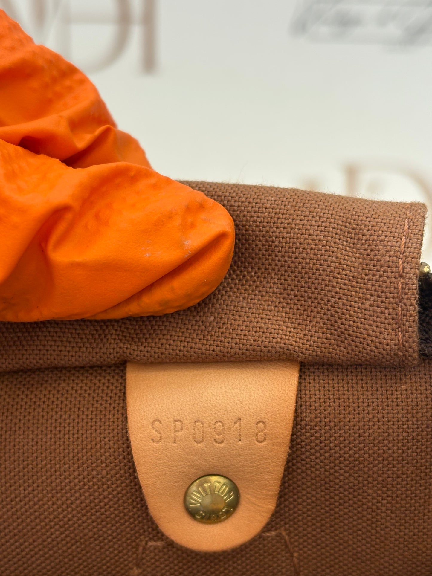 0188677 - Louis Vuitton Speedy 30