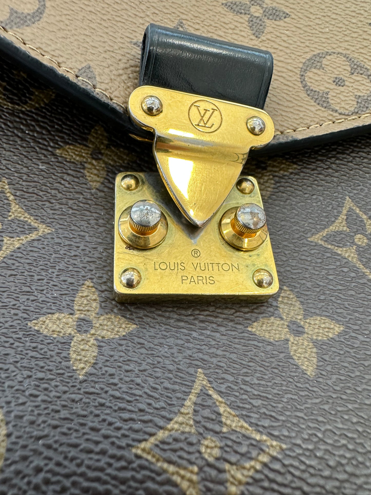 102326 - Louis Vuitton Metis Reverse