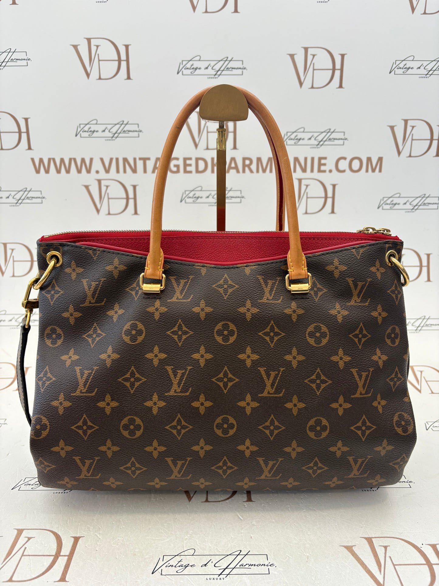 383836 - Louis Vuitton Pallas
