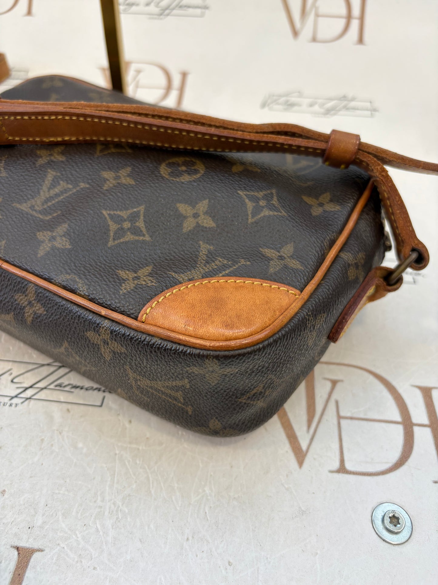 018289 - Louis Vuitton Trocadero 24
