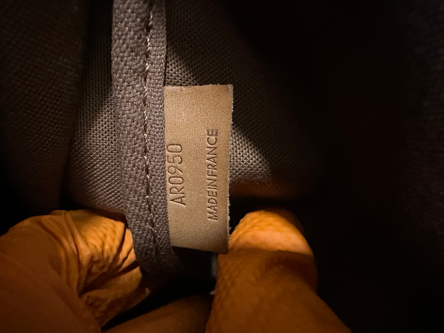 016862 - Louis Vuitton Saumur 35