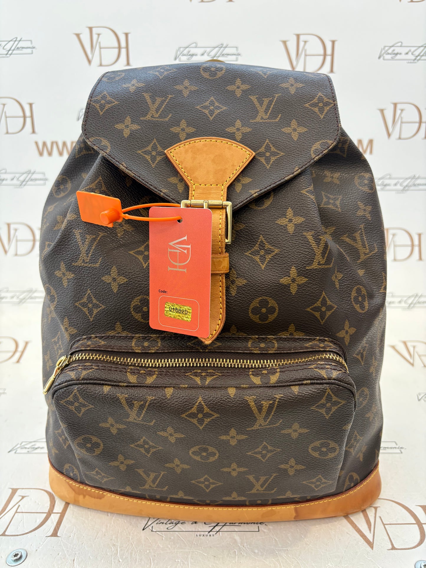 018620 - Louis Vuitton Montsouris GM