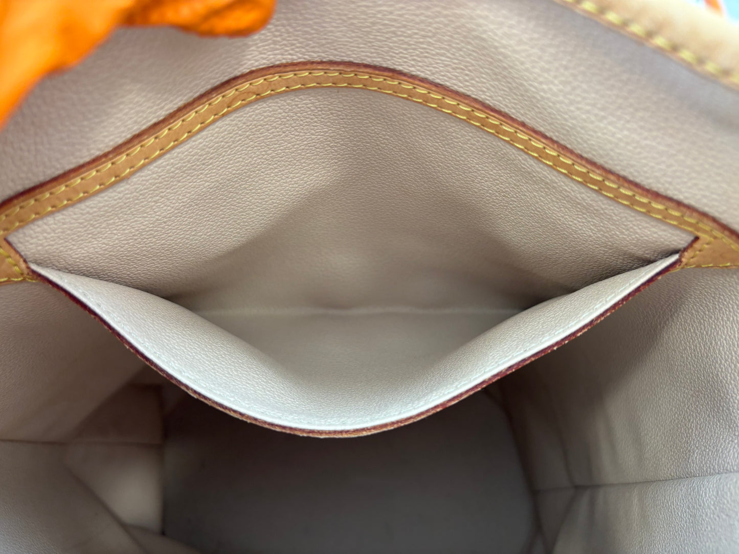 018539 - Louis Vuitton Bucket GM