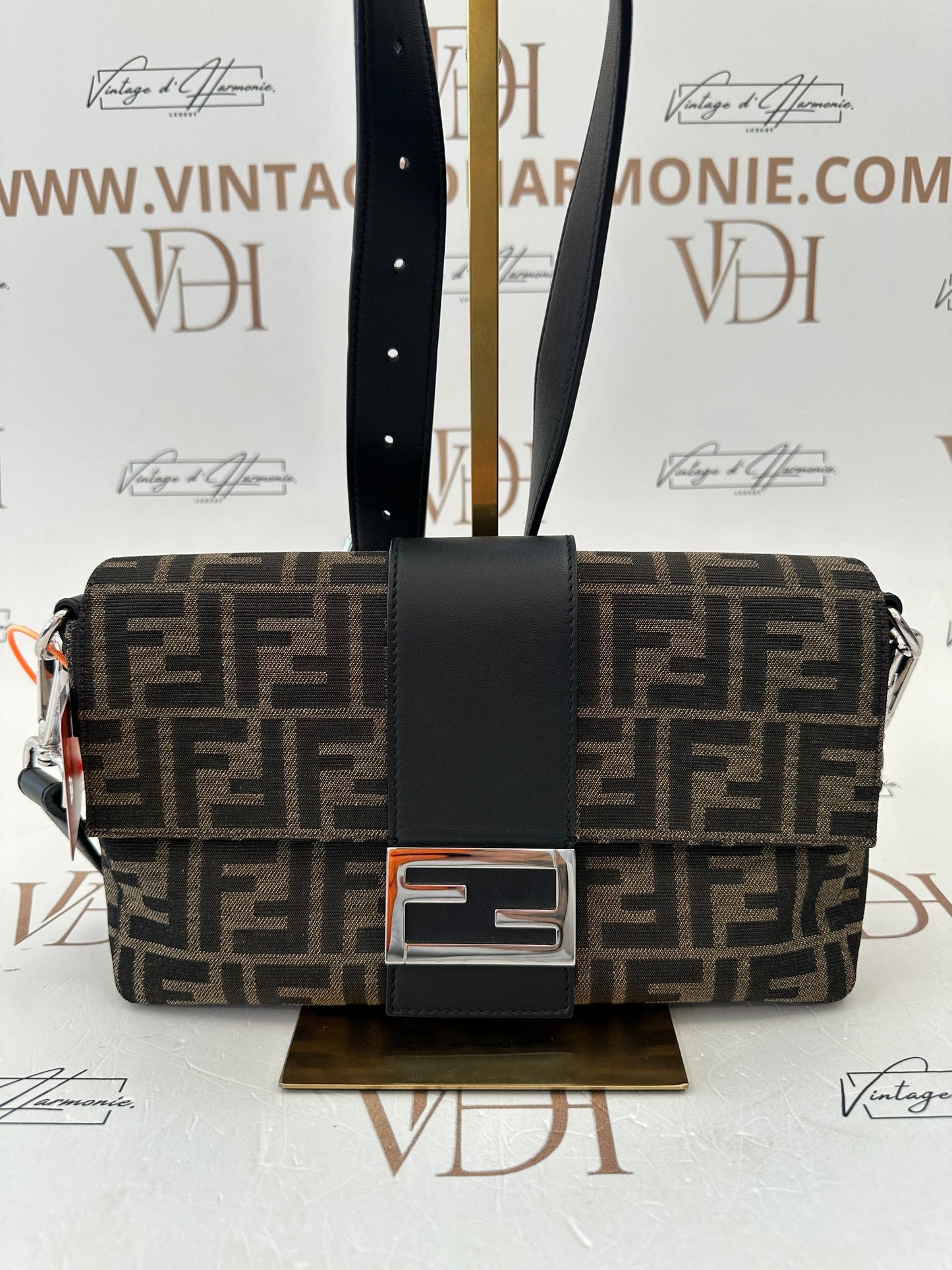 382668 - Fendi Baguette