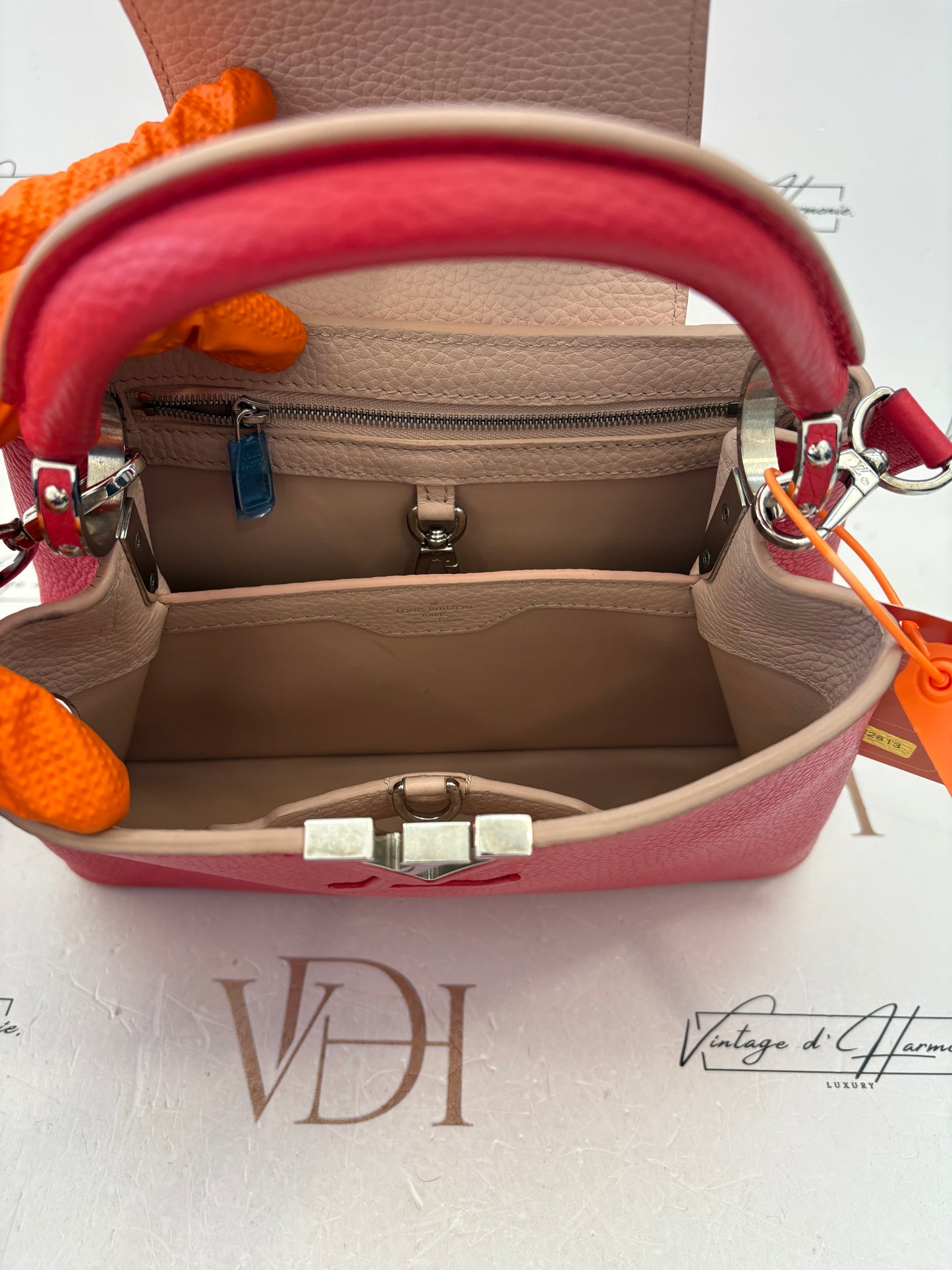 382813 - Louis Vuitton Capucines
