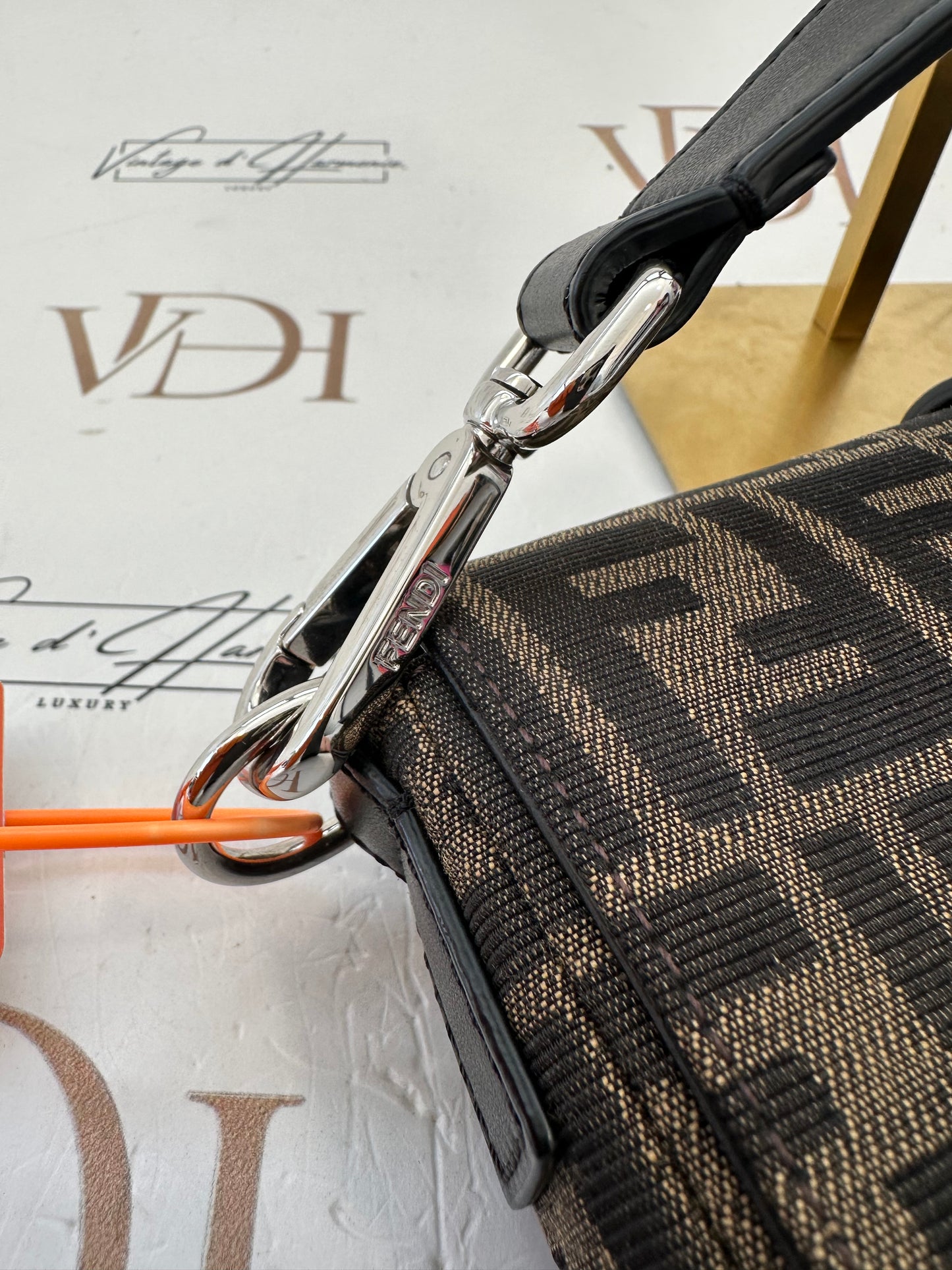 382668 - Fendi Baguette