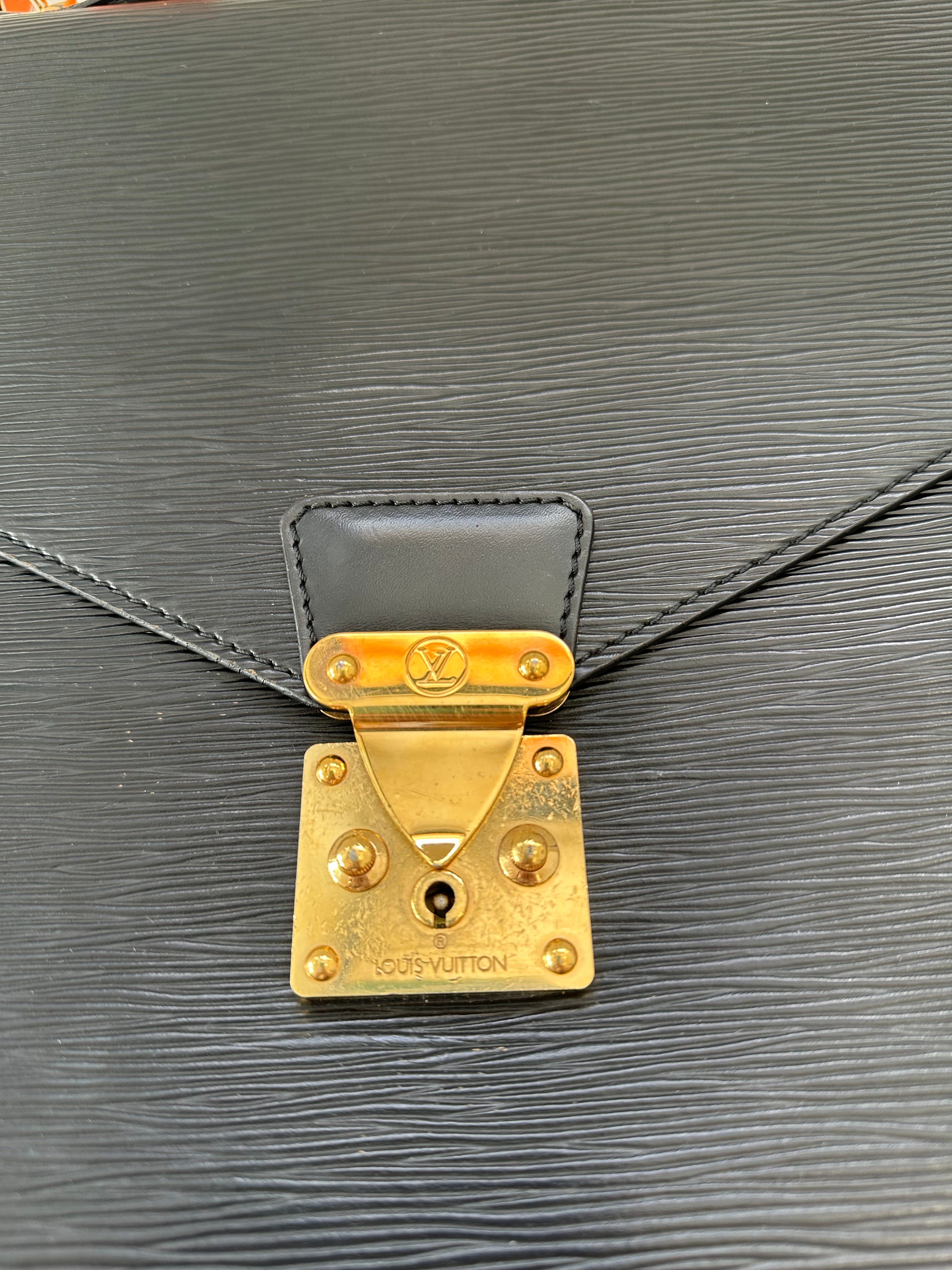 Louis Vuitton Epi Porte Documents Bandouliere