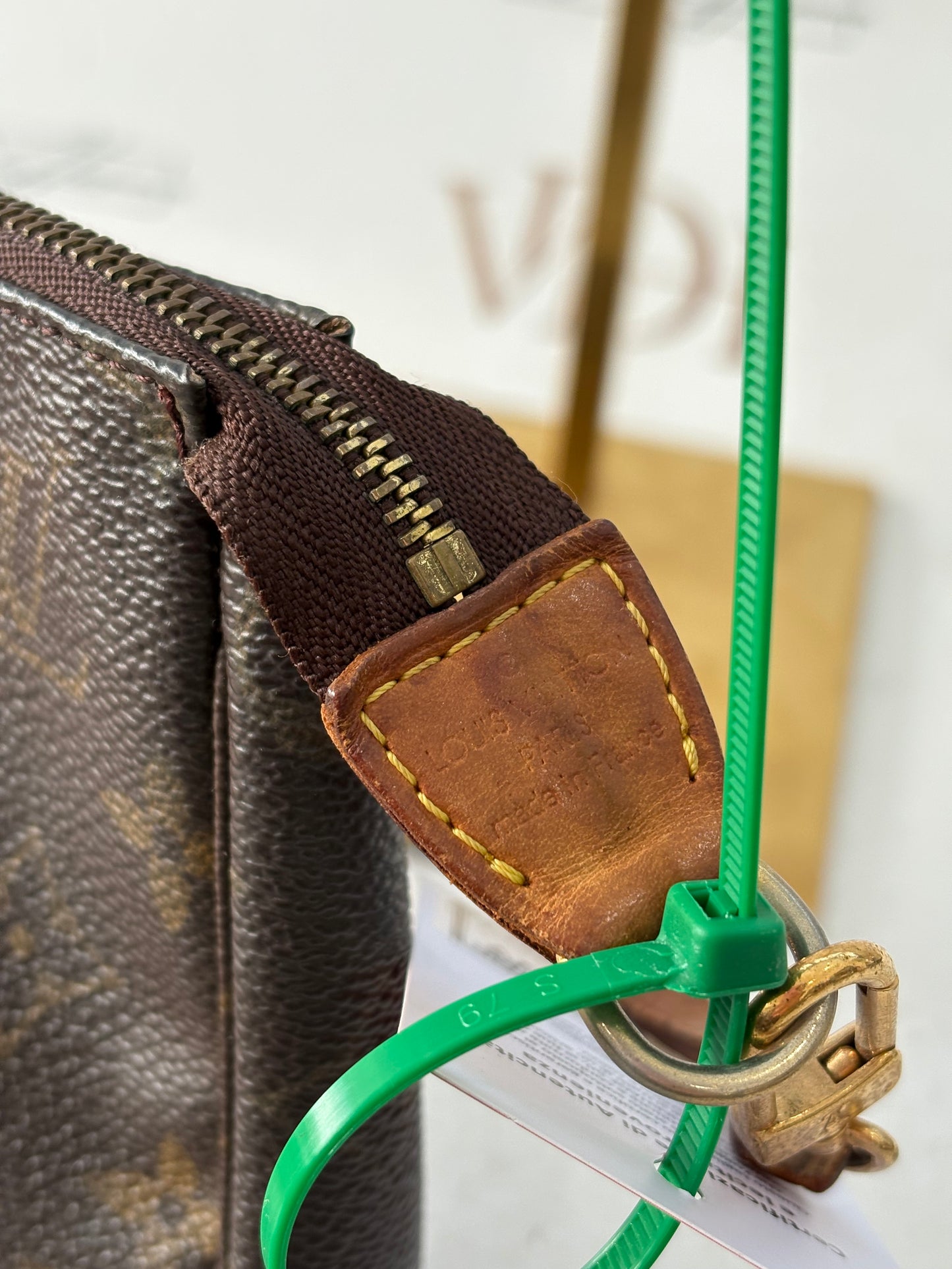 017193 - Louis Vuitton Pochette Accessoires