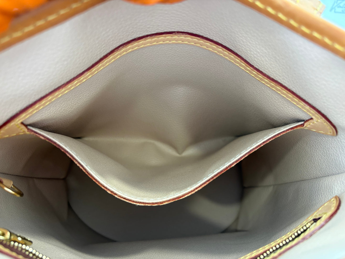 018189 - Louis Vuitton Bucket PM