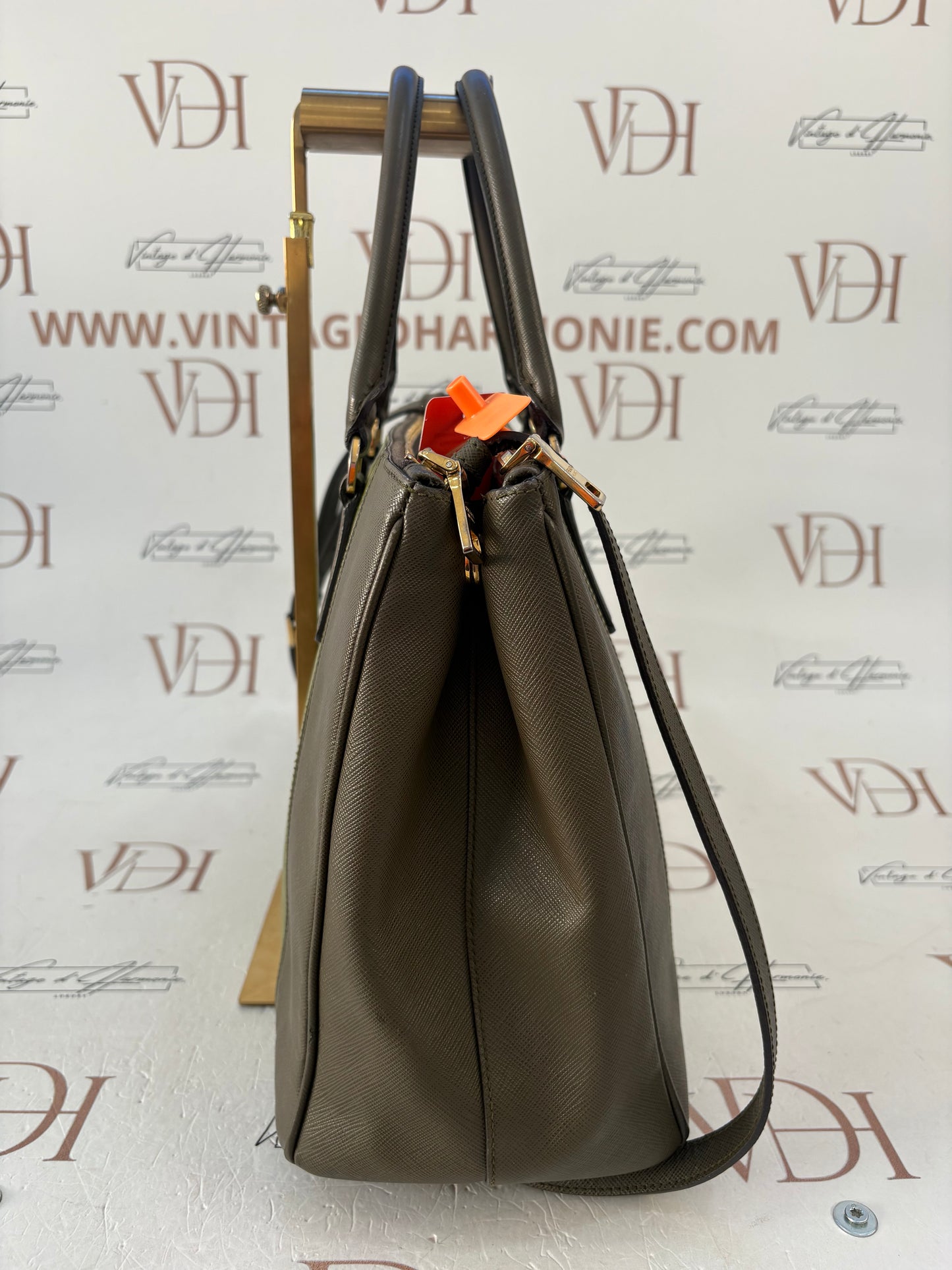 383748 - Prada Galleria