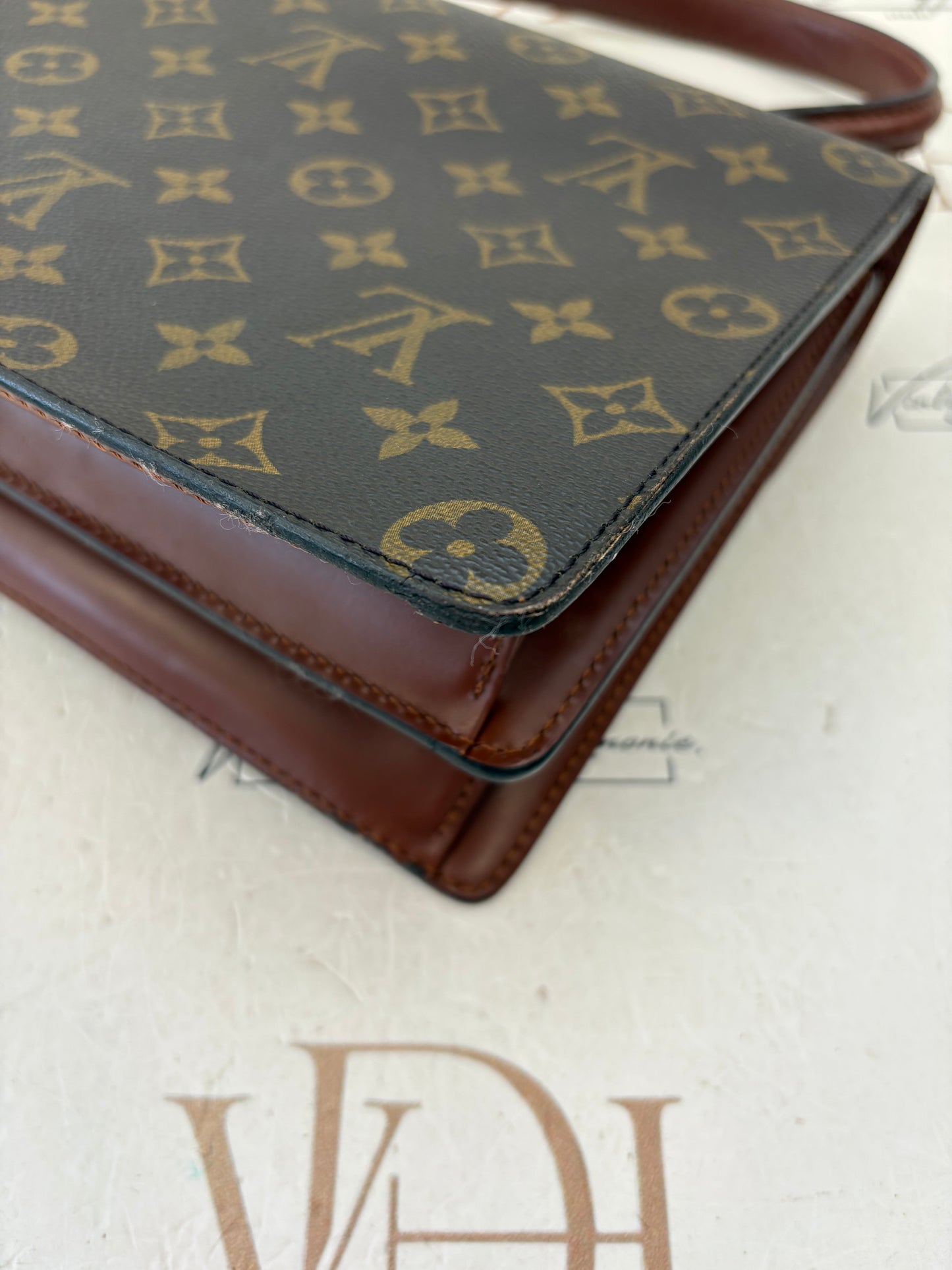 018099 - Louis Vuitton Concorde