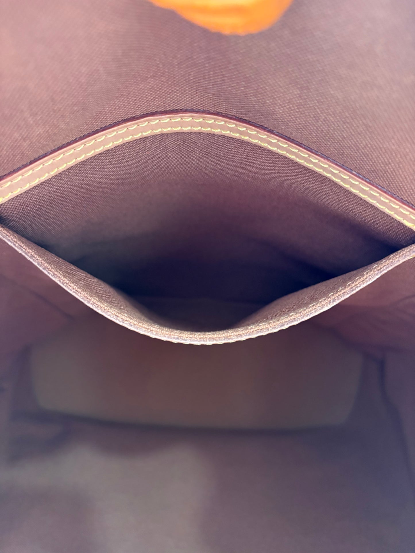 018842 - Louis Vuitton Montsouris GM